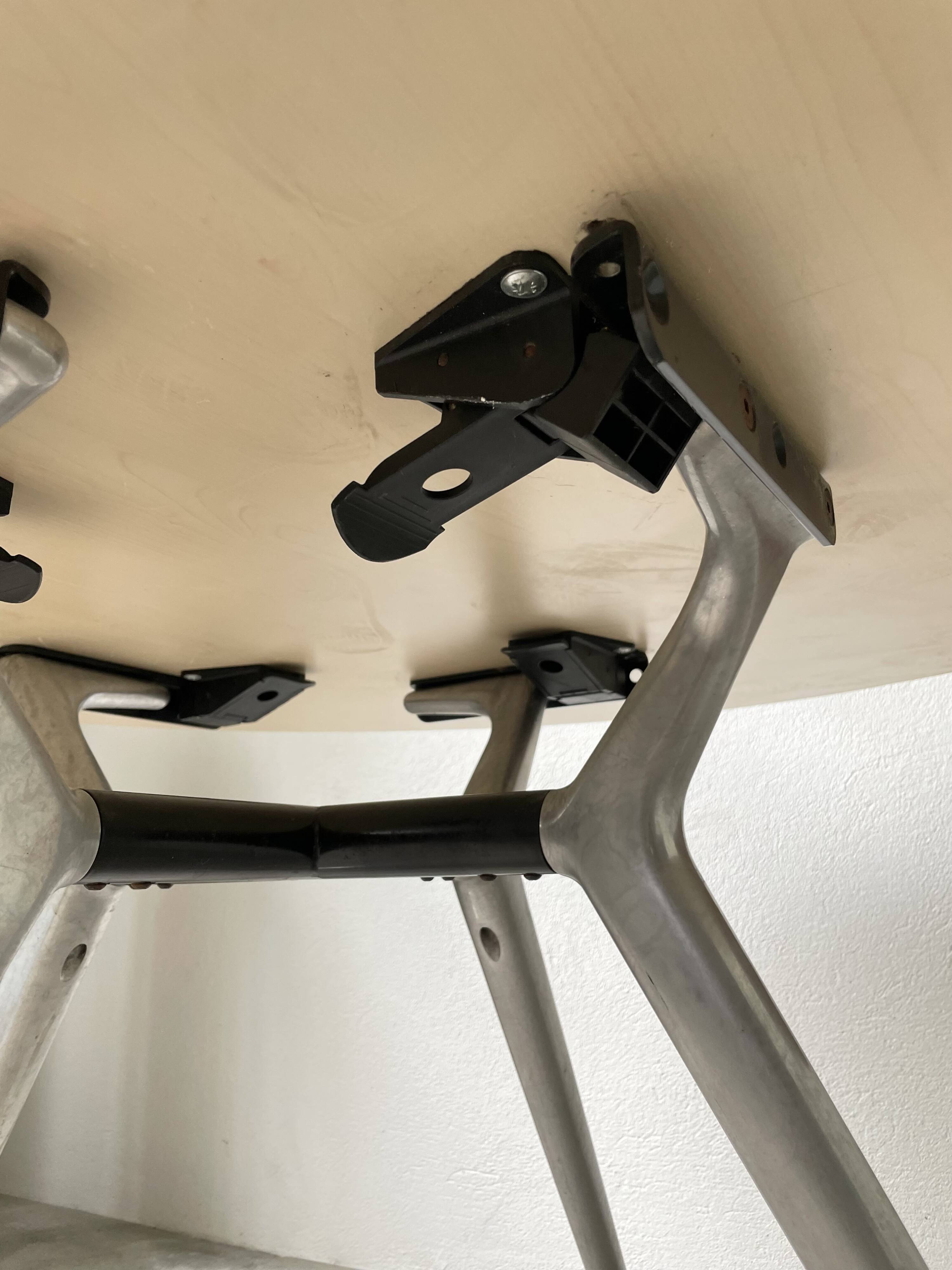 Tecno Nomos Round Table Brushed Metal