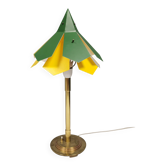 Lampe de table en laiton et métal, fabriquée à partir de pièces de design recyclées.