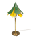 Lampe de table en laiton et métal, fabriquée à partir de pièces de design recyclées.