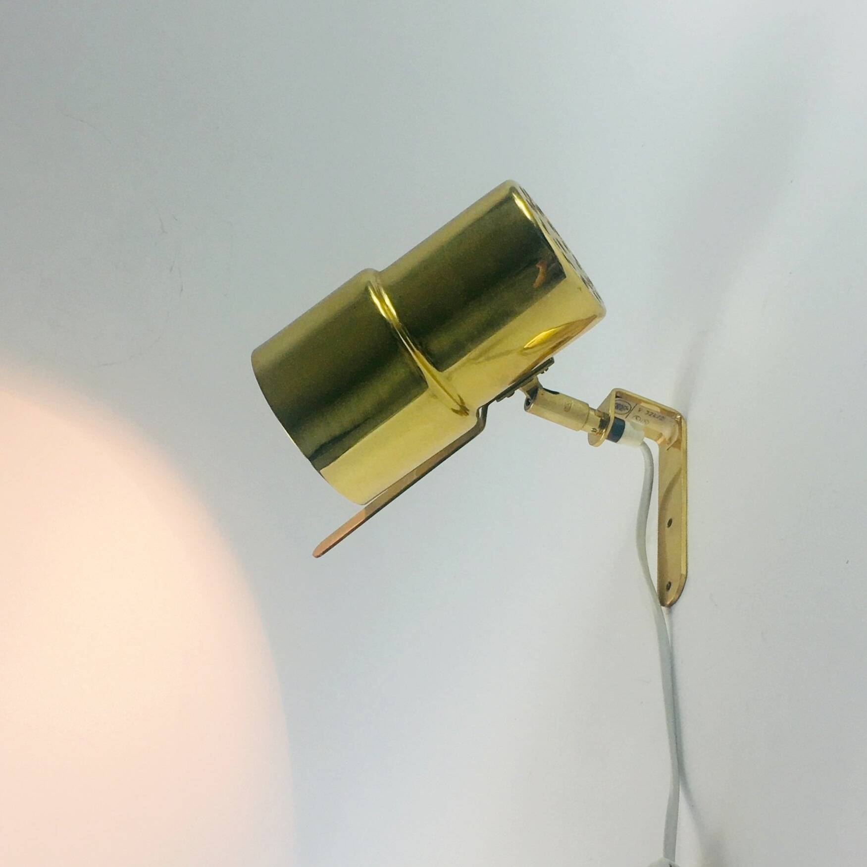 Pair of Scandinavian Polished Brass Wall Lights Model V-324 by Hans-Agne Jakobsson, Sweden, 1960s