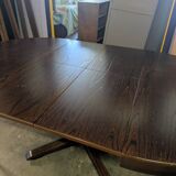 Round table with butterfly extensions