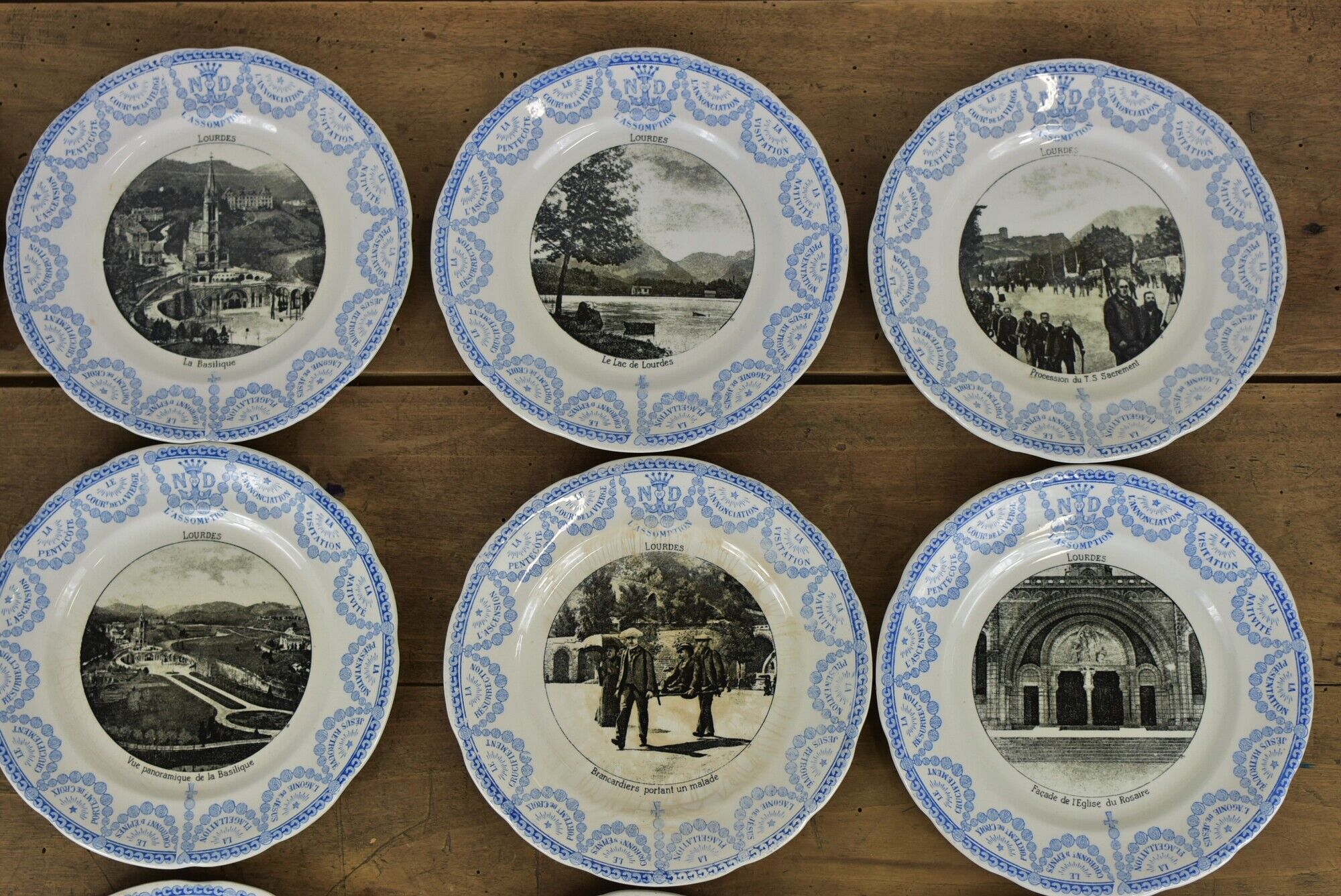 Set of 12 souvenir plates of Lourdes Digoin & Sarreguemines