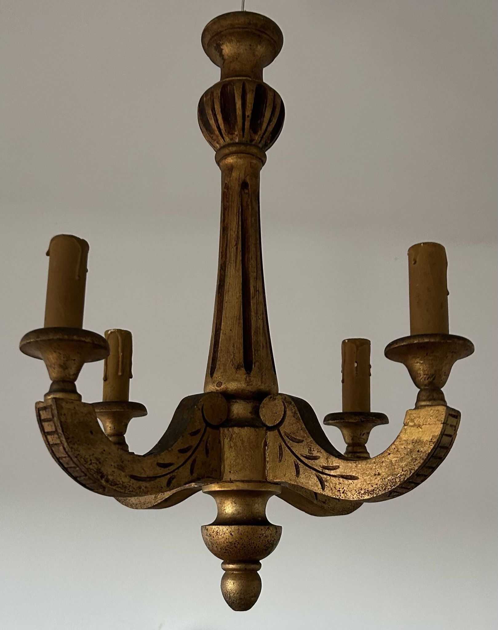 Lustre en bois doré ancien