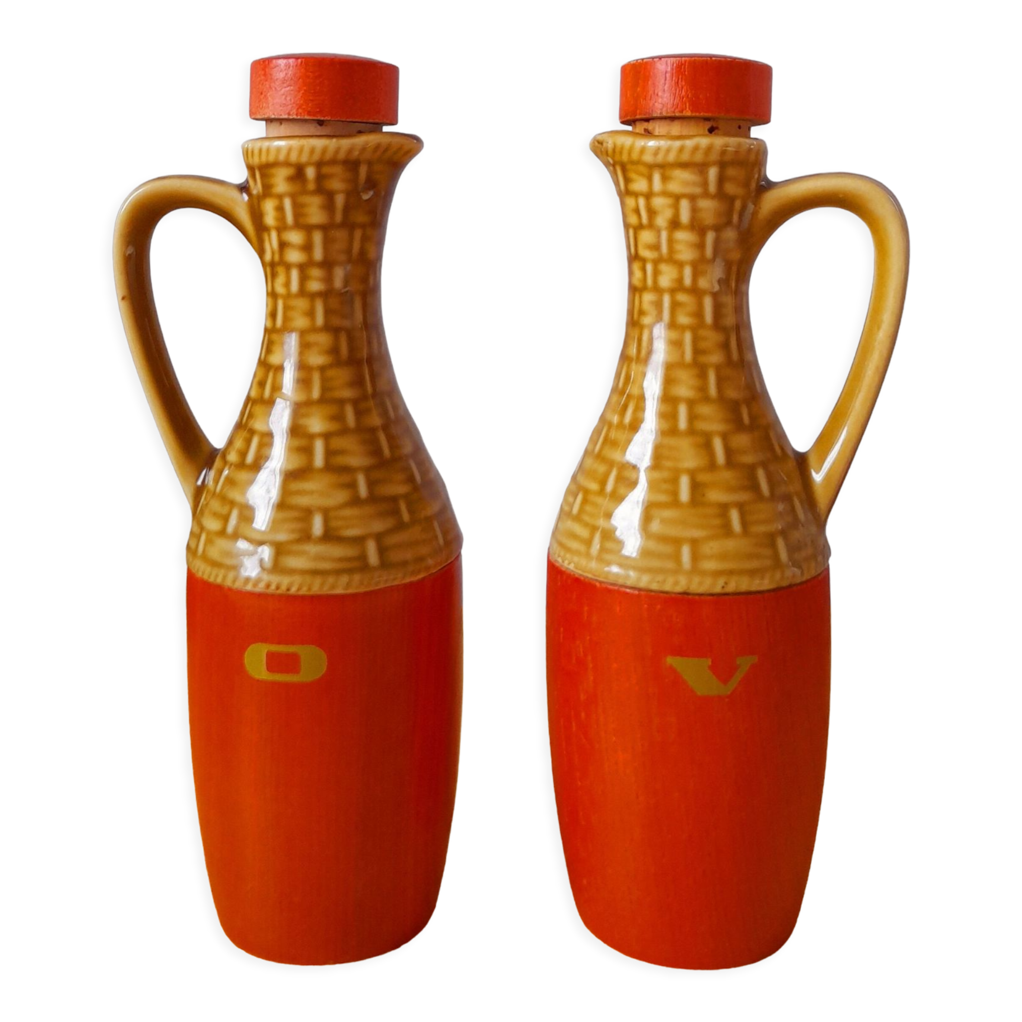 Oil and vinegar service in ceramic and wood