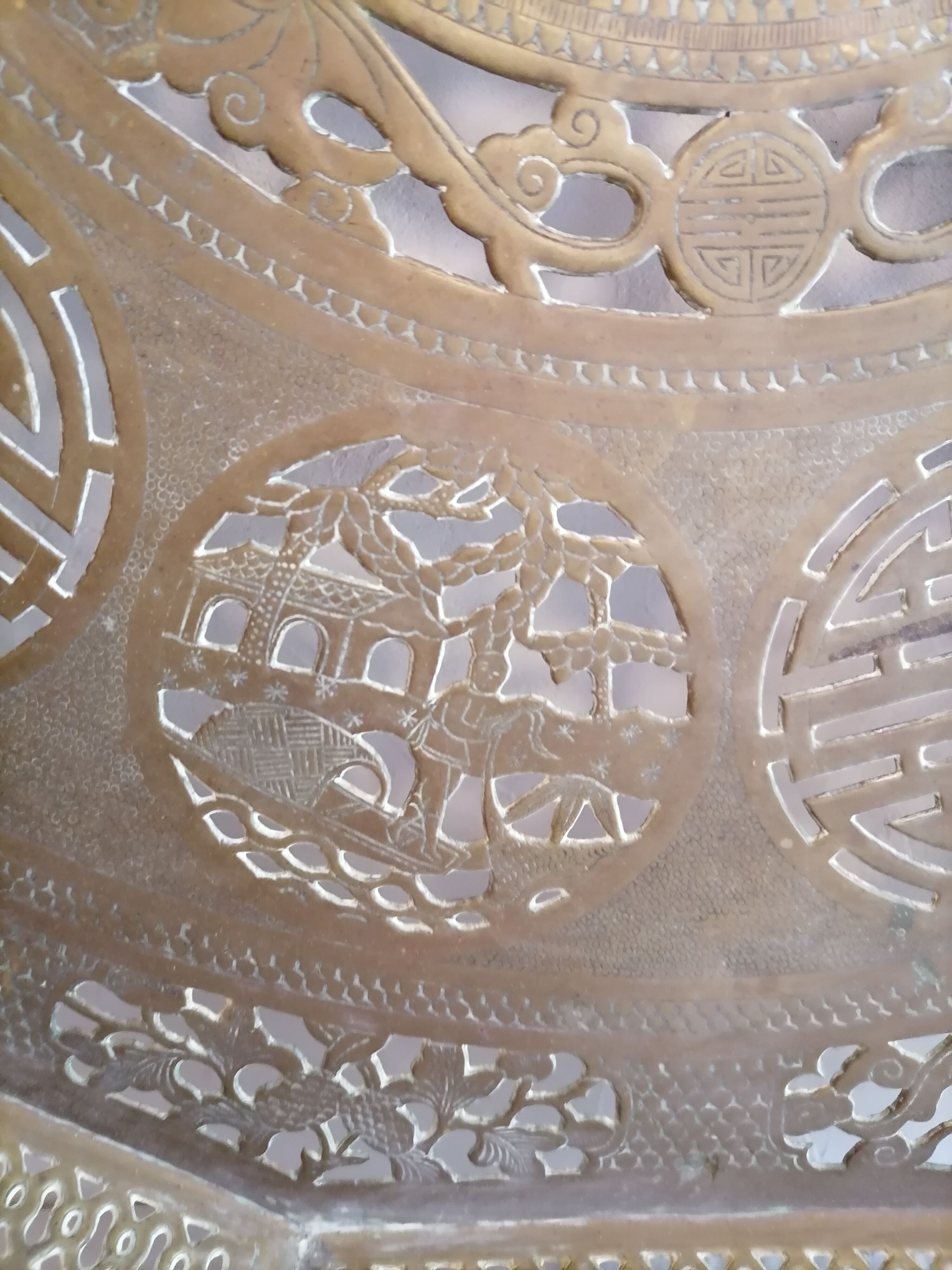 Openwork brass top. China 19 century. 12 sides. Asian art.