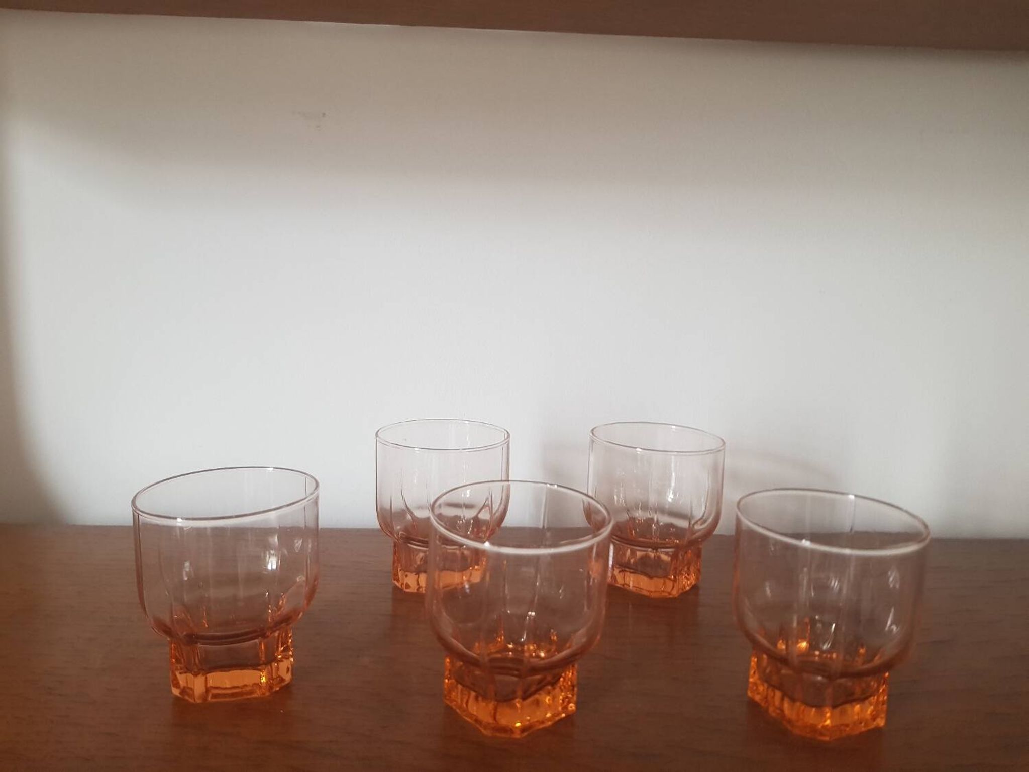 Set of 5 small pink glasses