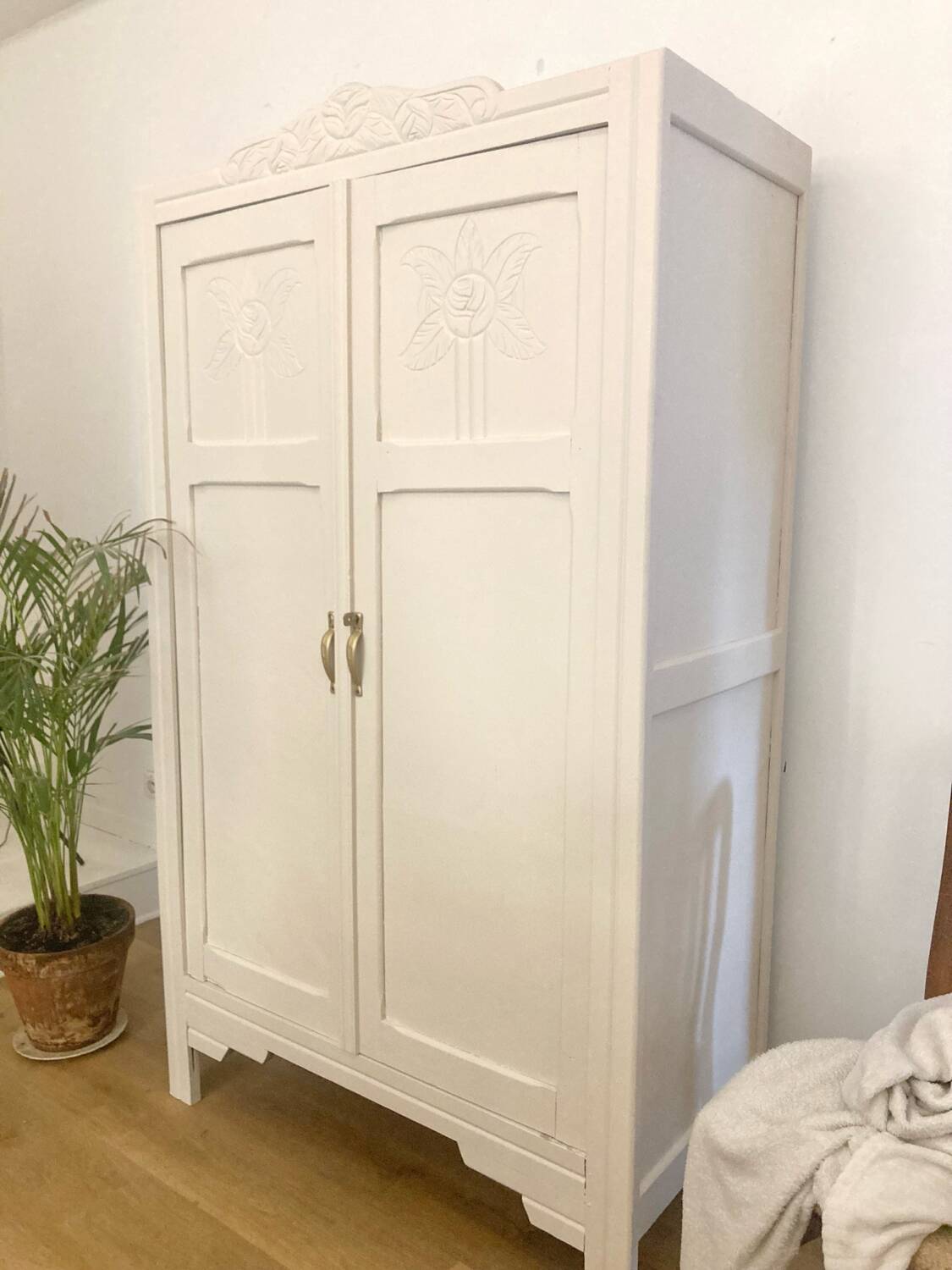 Parisian wardrobe + hanging rail