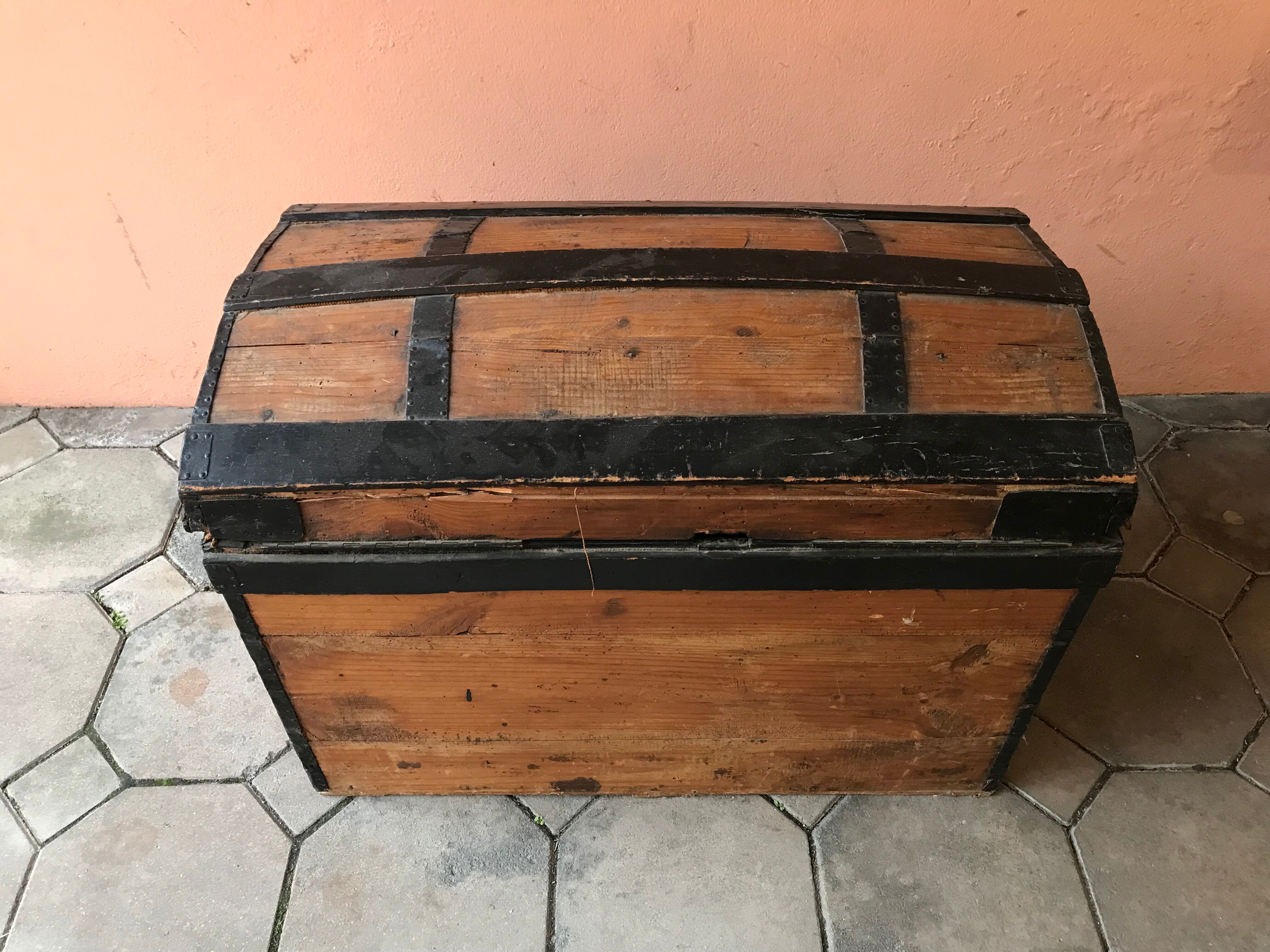 OLD TRUNK EARLY TWENTIETH IN PITCHPIN DOMED SHAPE LARGE MODEL