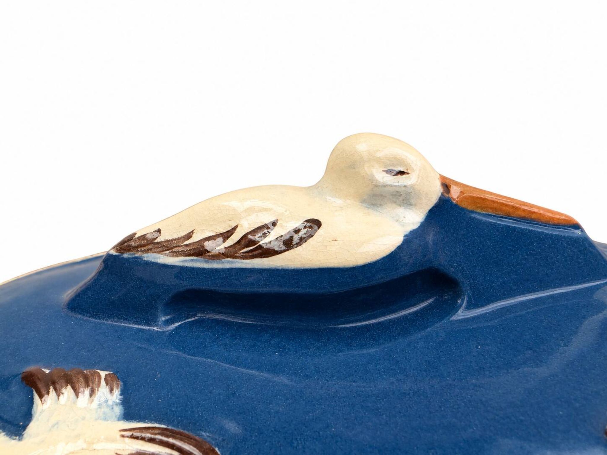 Grande terrine alsacienne de Soufflenheim bleue à décor de cigognes – 41 cm