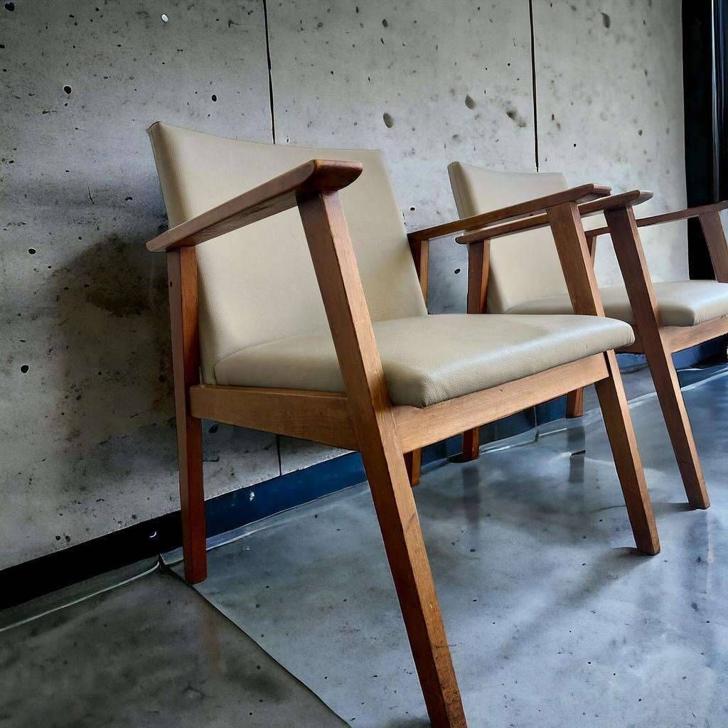 Suite de 2 fauteuils vintage / assises simples / assises club