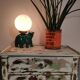 Lampe ours en céramique verte et globe opaline blanc