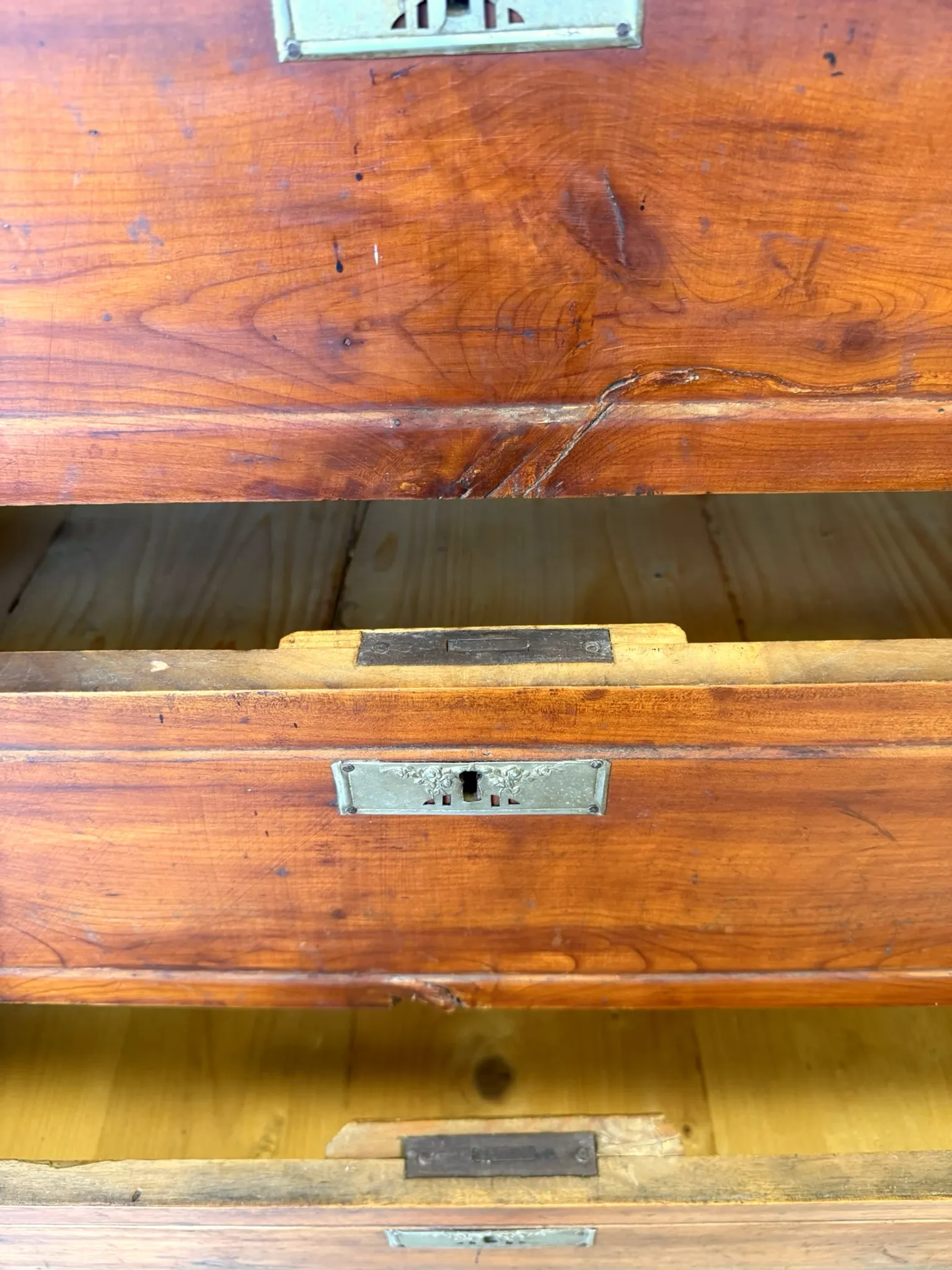 Antique Italian walnut chest of drawers dating to the late 19th centur
