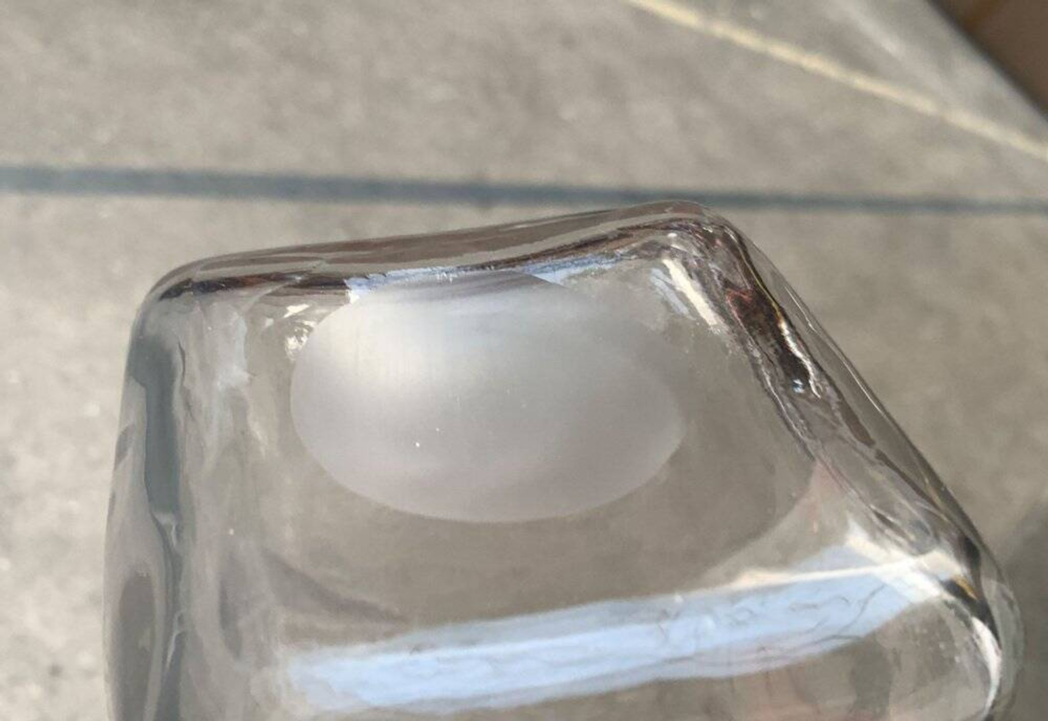 Bouteille en verre danoise vintage avec gravure