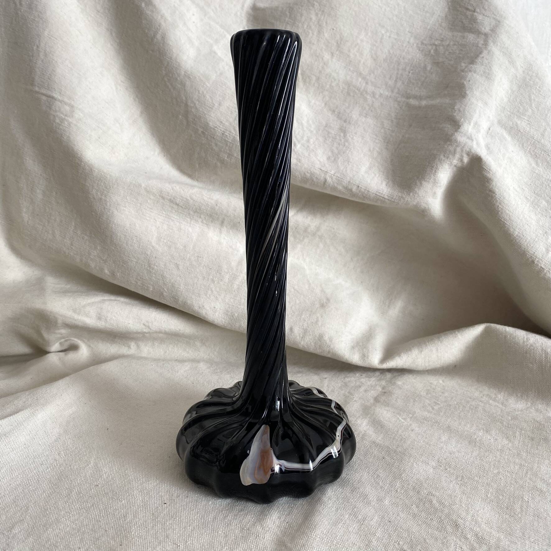 Single-flower vase in blown glass Maure-Vieil glassware