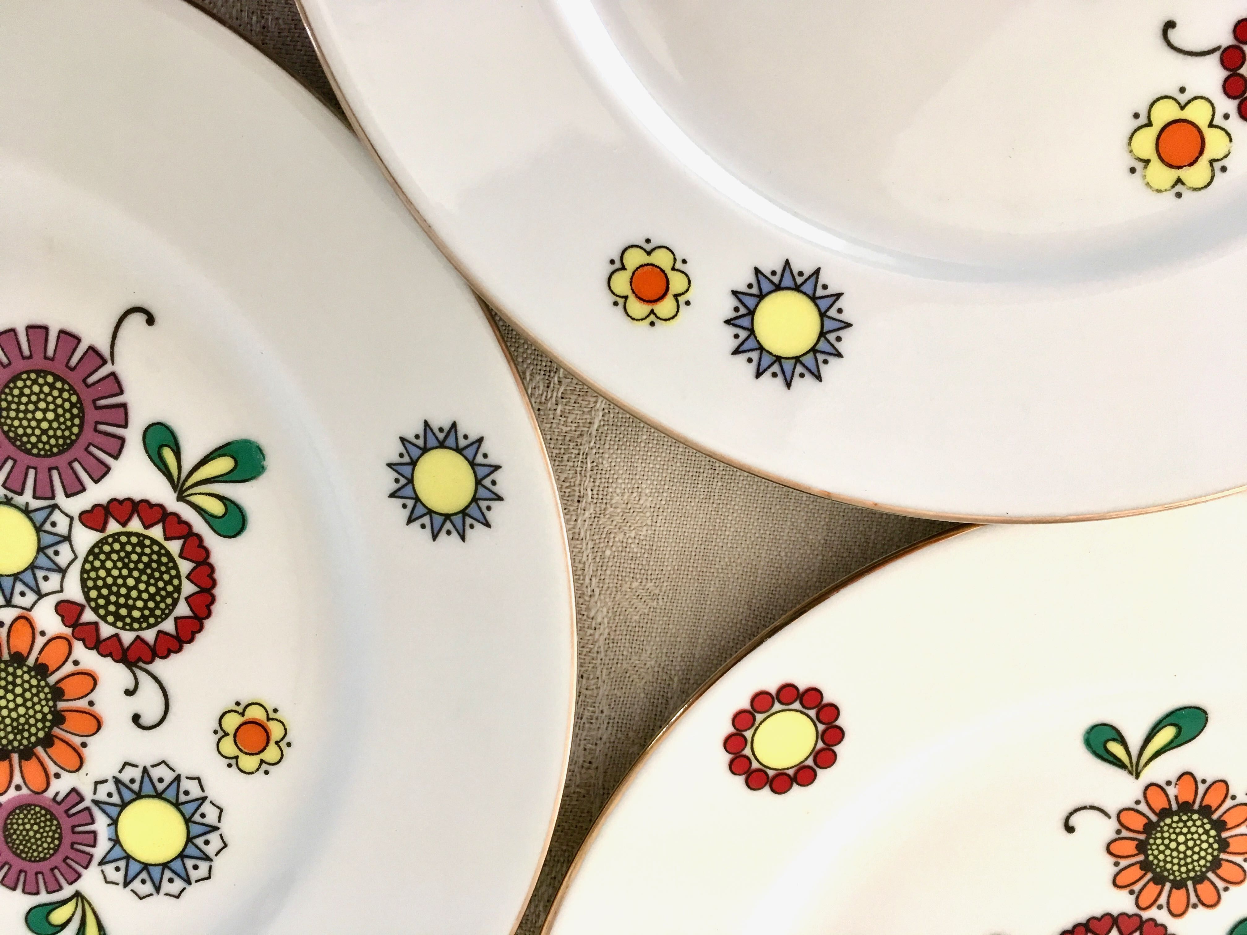 Set of 6 vintage dessert plates RDA