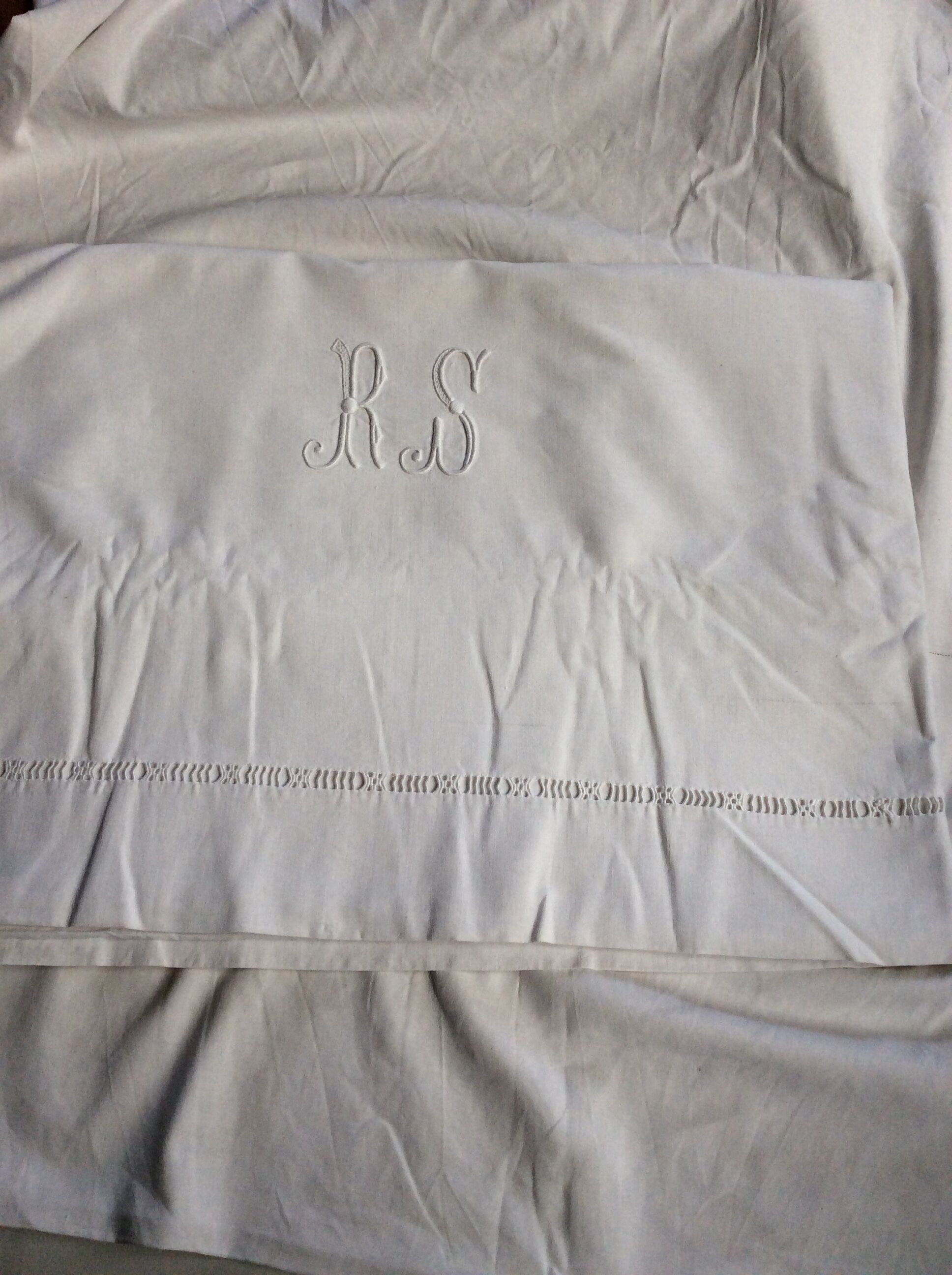 Cotton top sheet, open top edge, embroidered monogram