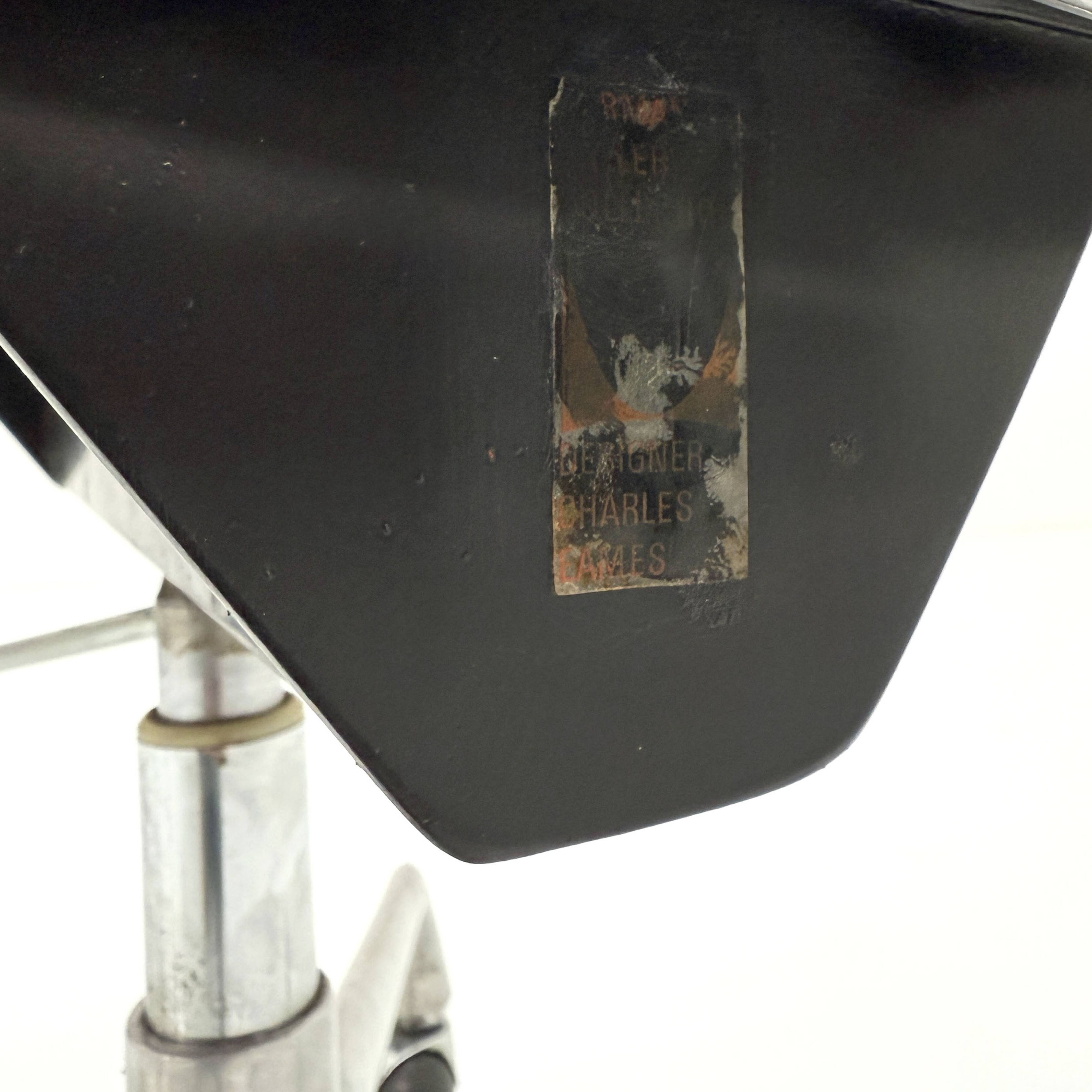 Fauteuil de bureau Soft Pad EA217 par C.& R. Eames pour Herman Miller, 1970
