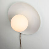 Lampe murale en céramique blanche vintage
