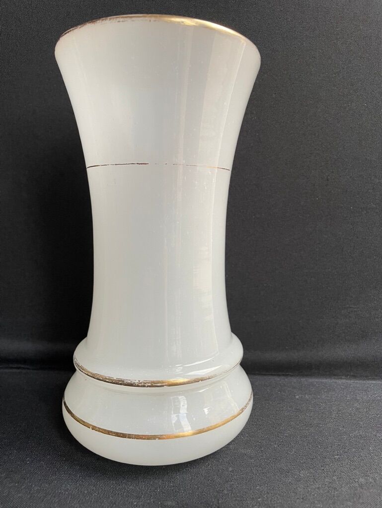 Vase napoleon iii opalescent white opaline