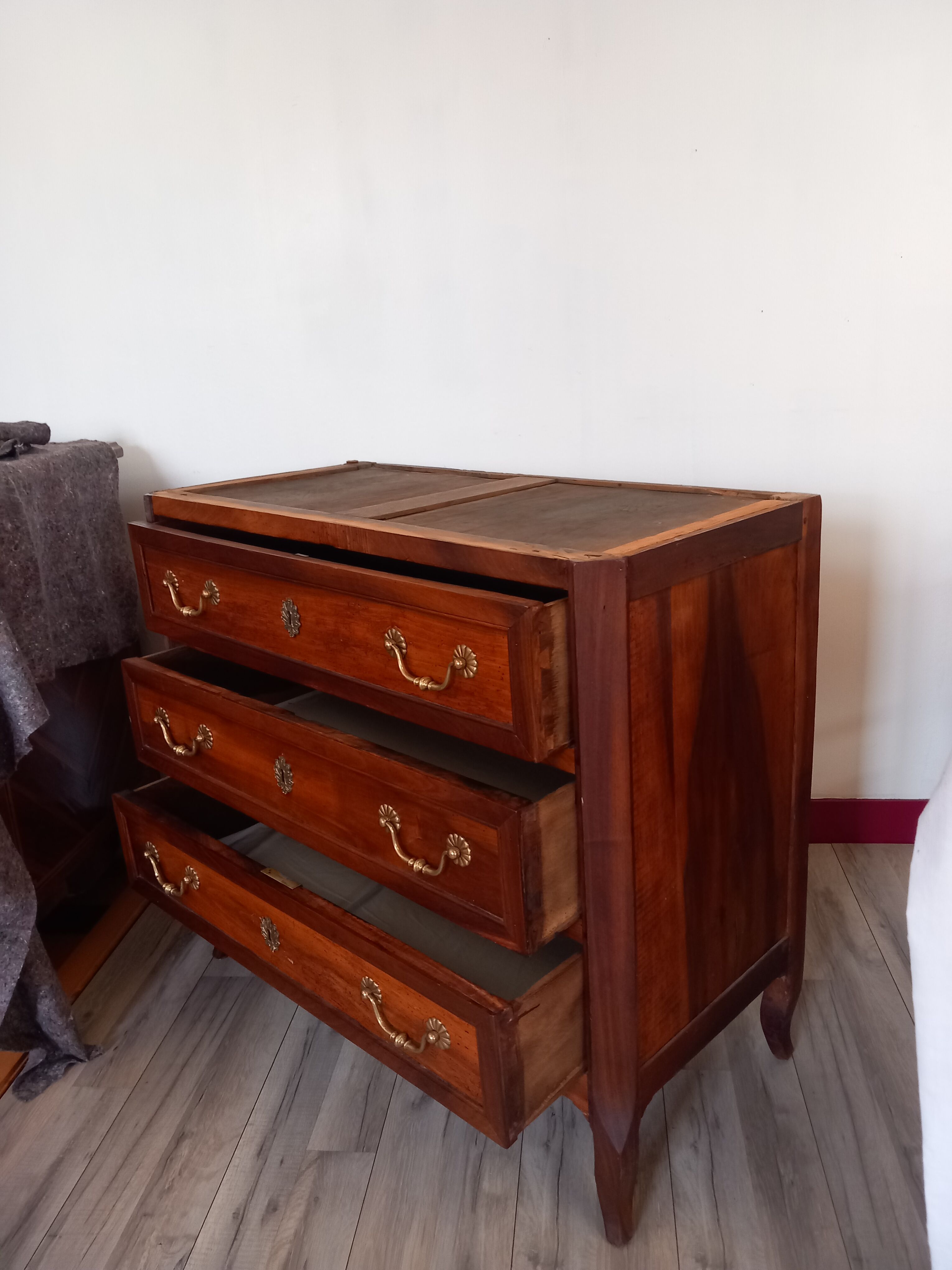 Louis XV chest of drawers