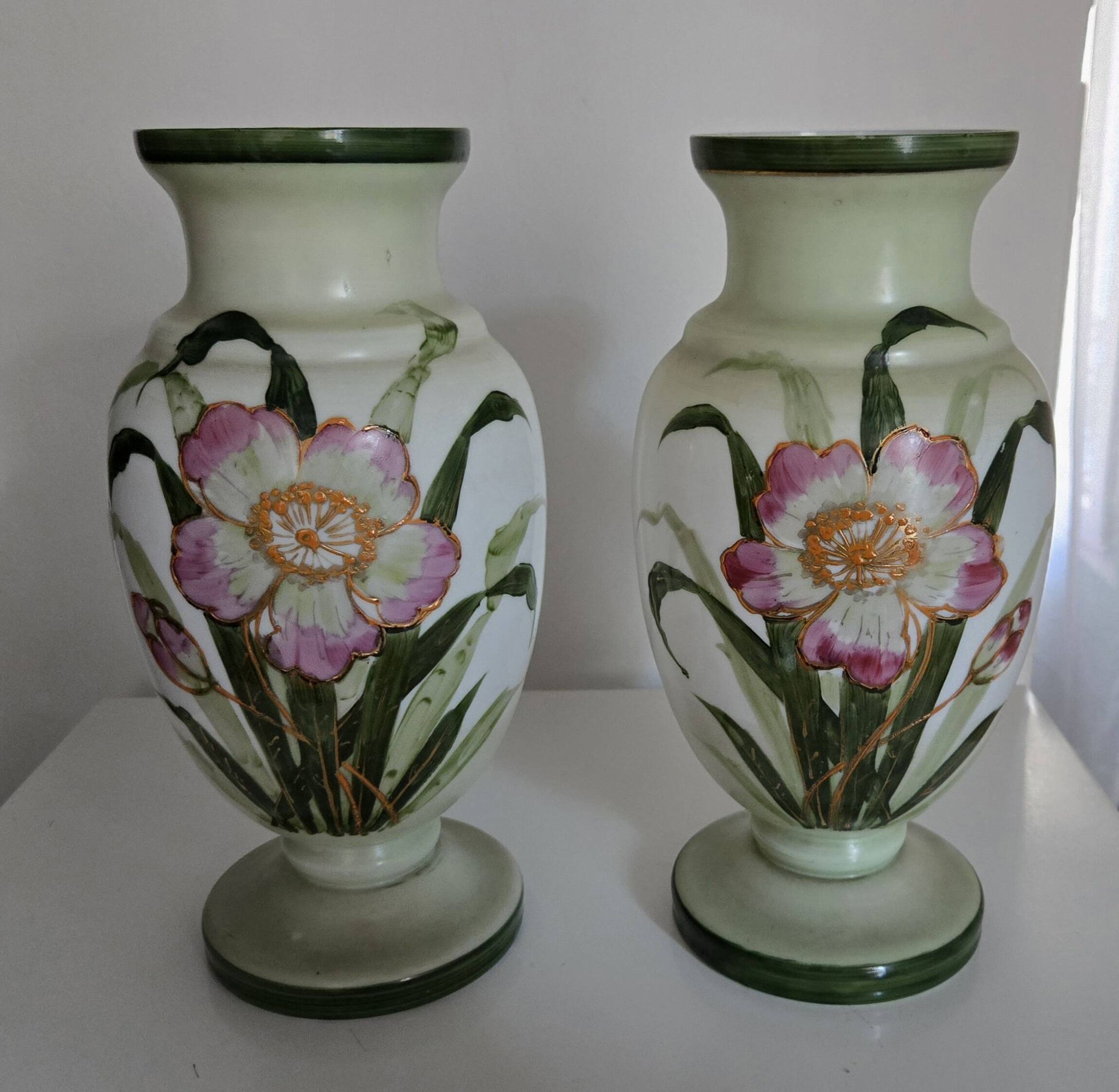 Opaline vase from the Napoléon III period.