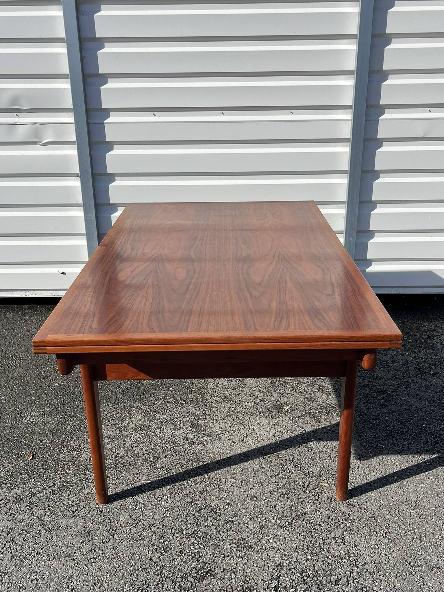 Scandinavian table, Henning Kjaernulf for Velje & Stole Møbelfabrik 🇩🇰