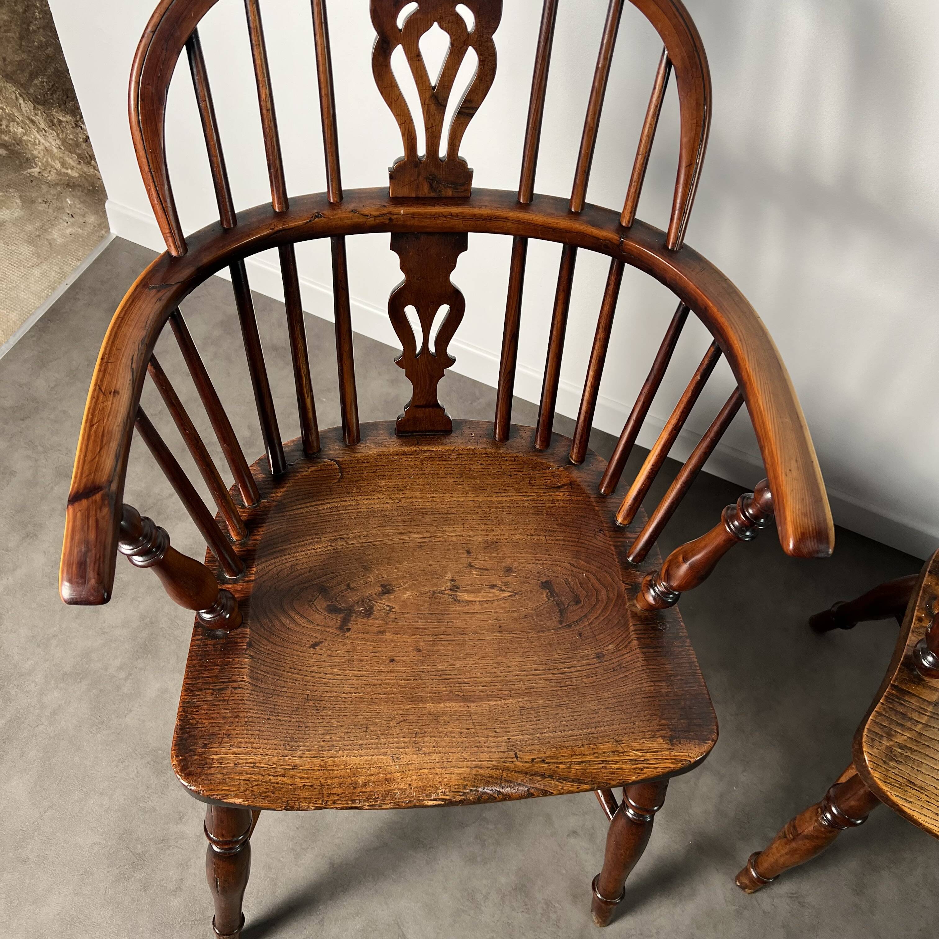 Ensemble de 3 chaises, fauteuils Windsor Low Back en orme, Angleterre, XIXe