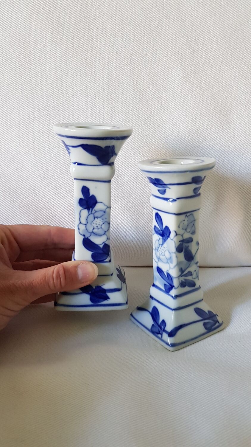 Set of 2 ceramic candle holders in white blue floral pattern