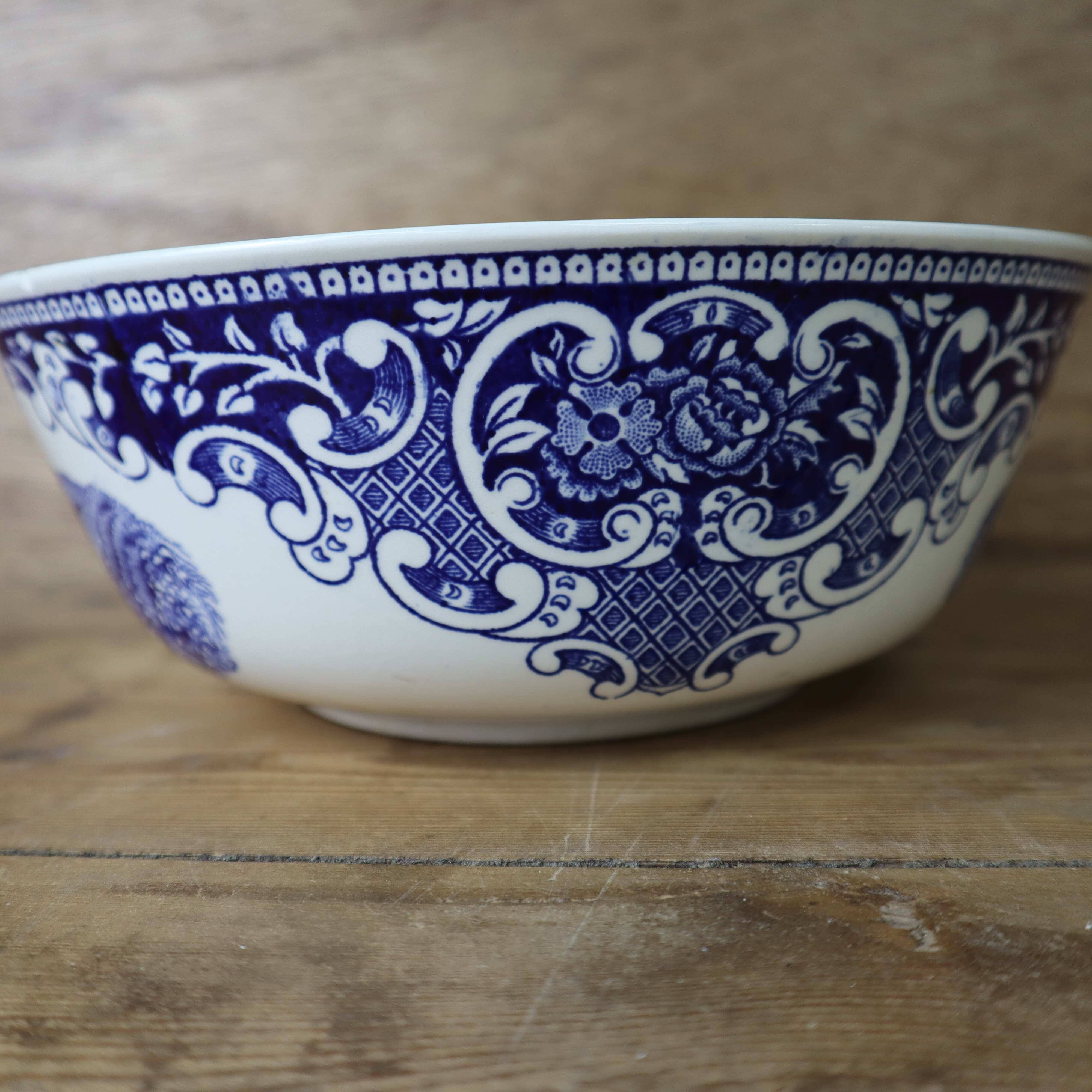 Royal Sphinx Salad Bowl Cambridge Holland