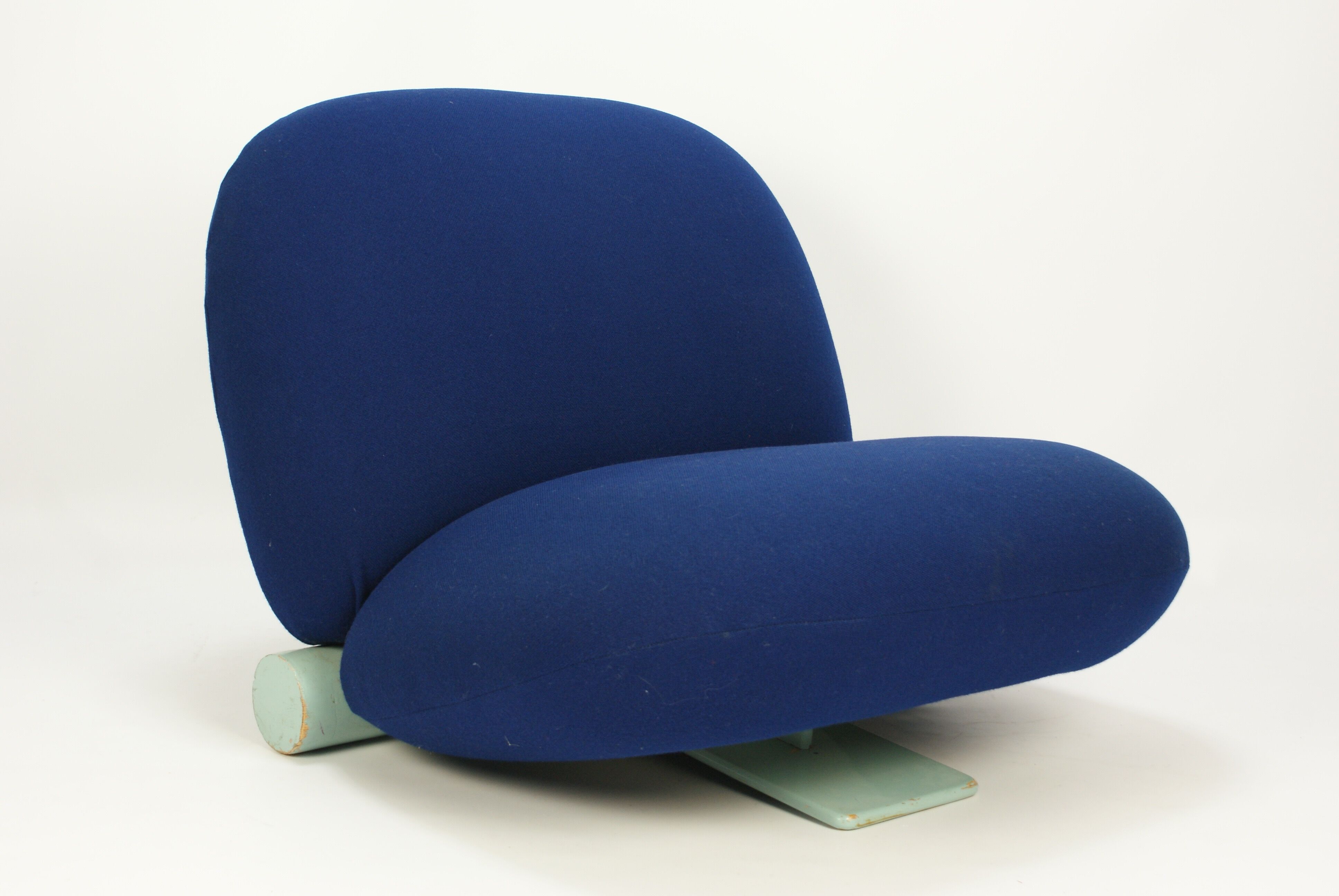 Artifort 200 lounge chair by John Jenkins 1980