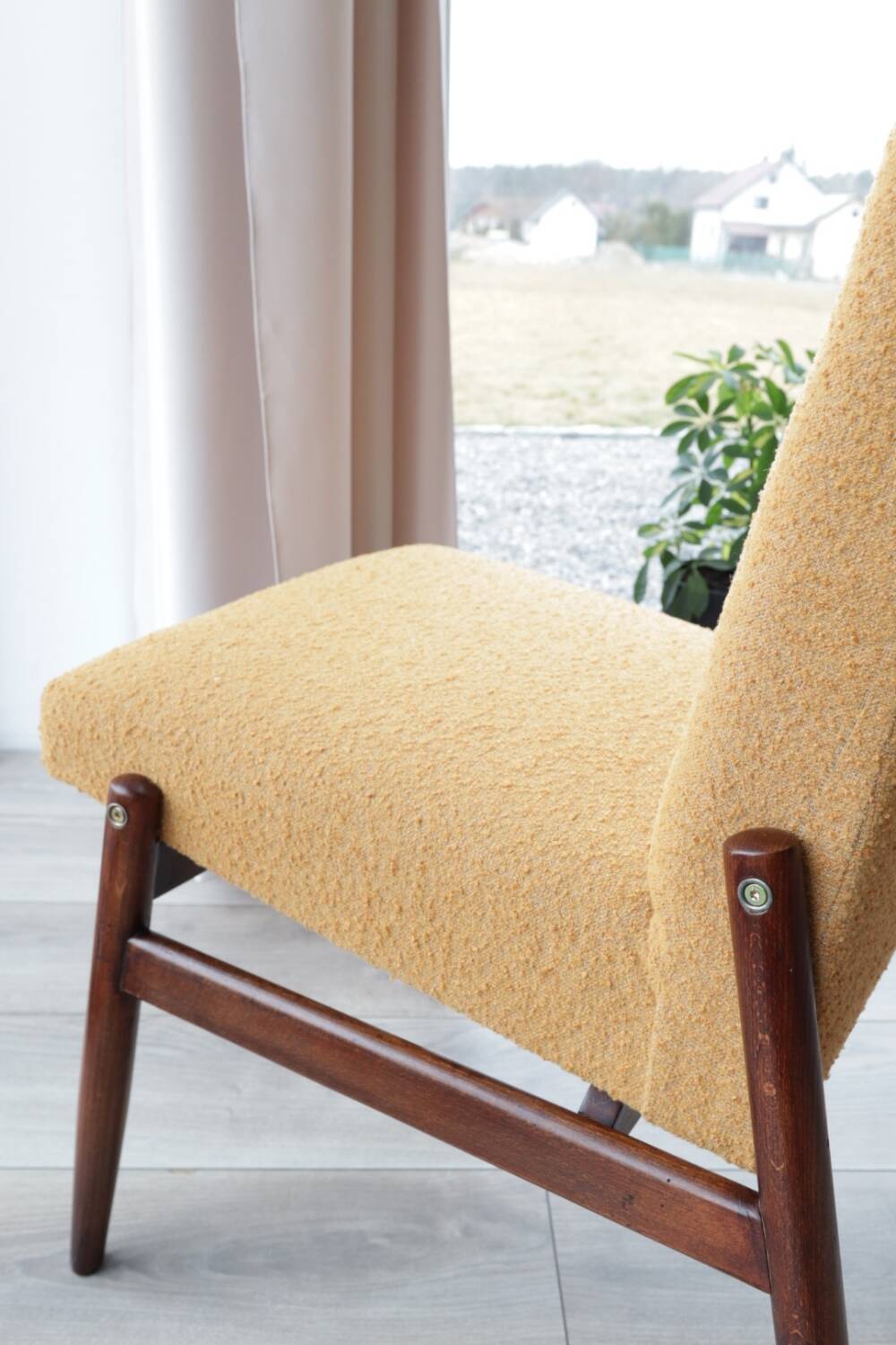 Fauteuil vintage jaune bouclé 1970