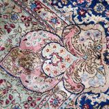 Antique 1920s Persian Kerman rug, floral medallion, red field, 273cm x 362cm