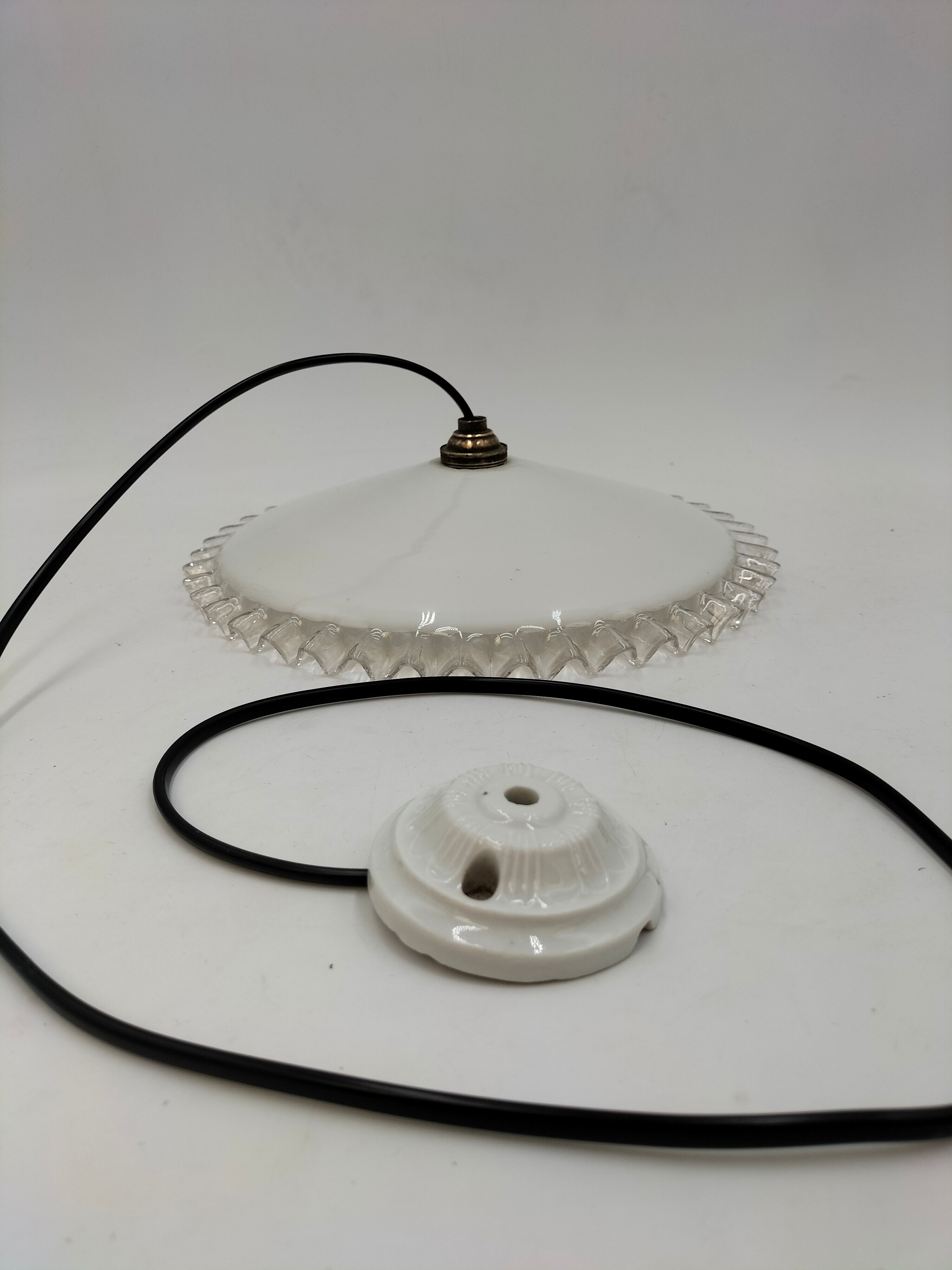 Old opaline suspension