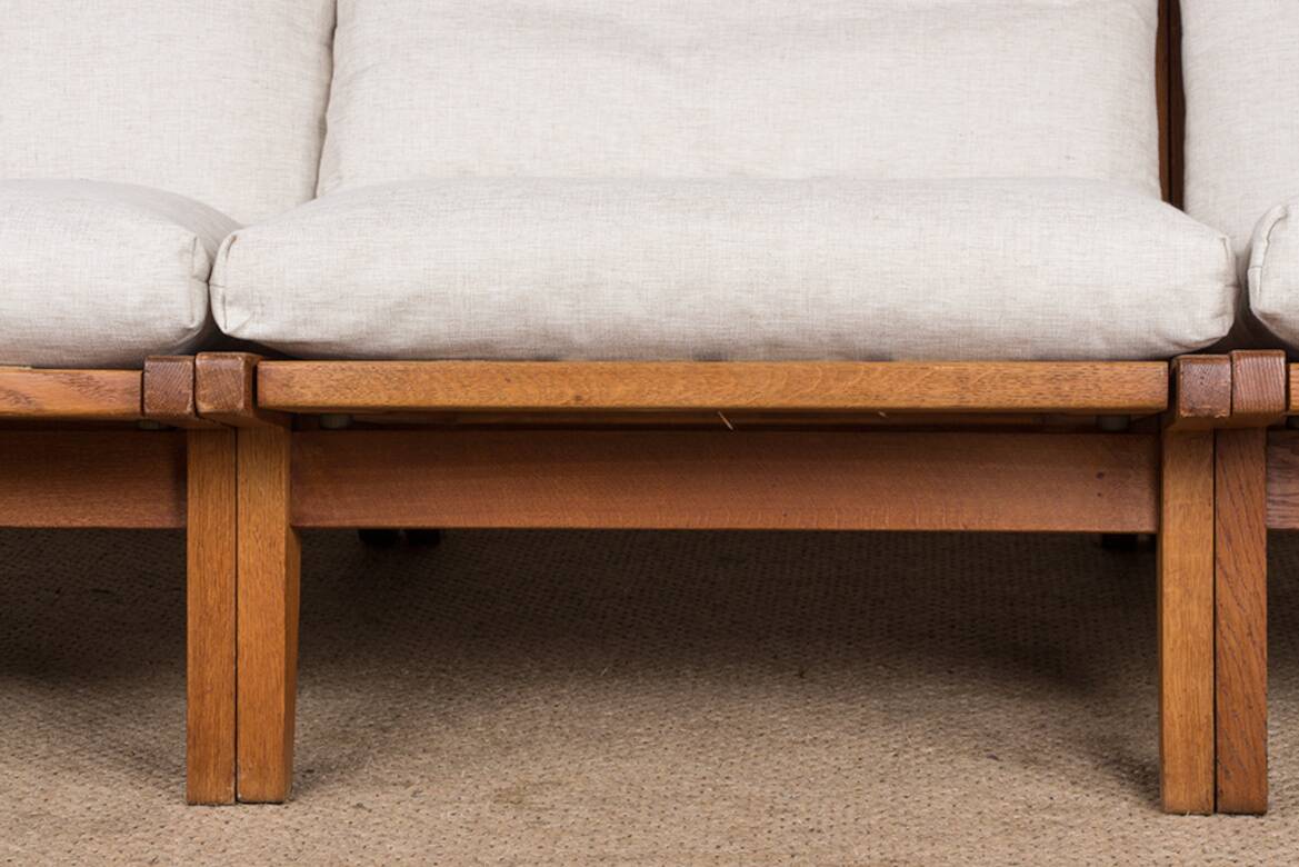 Danish sofa in solid oak and fabric, model GE375 by Hans Wegner 1960.