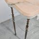 Paire de tables de chevet Hollywood Regency en bronze avec dessus en marbre