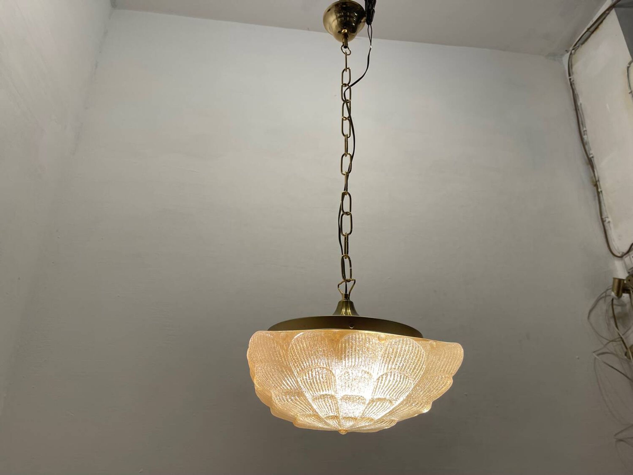 Lot de 2 suspensions lumineuses en verre de Murano, années 1980