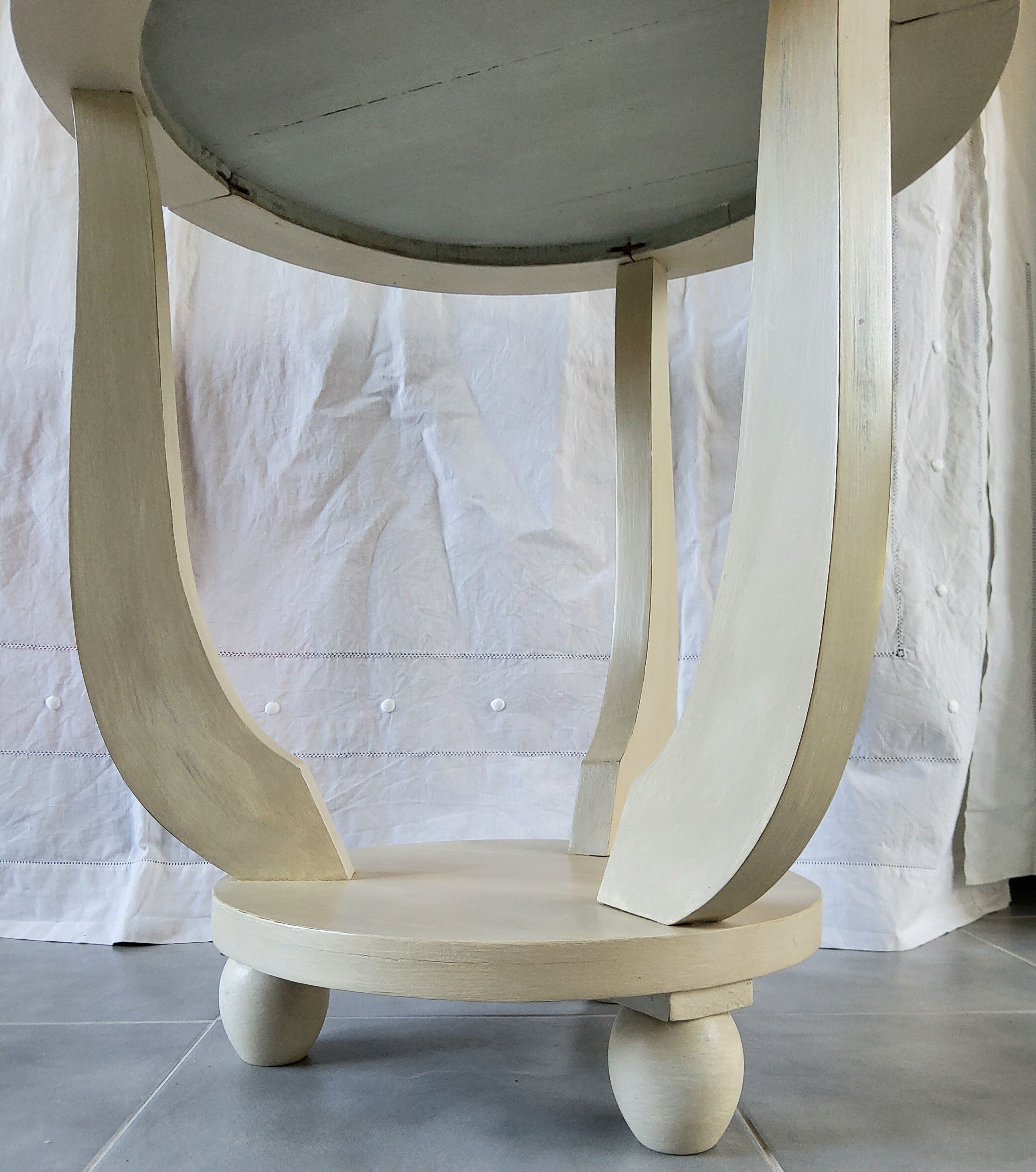 Patinated Art Deco pedestal table