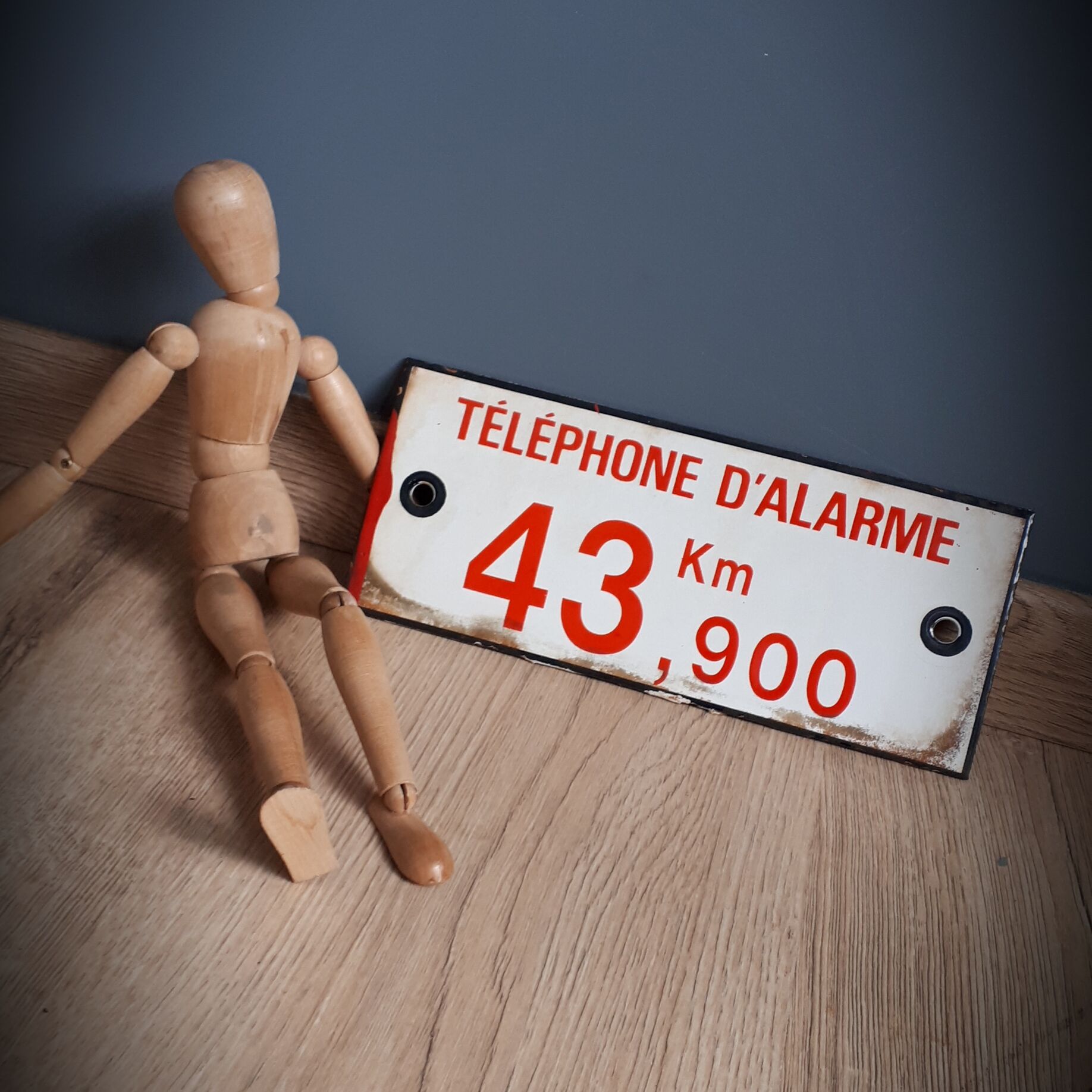 Authentic enameled plate 43km alarm phone