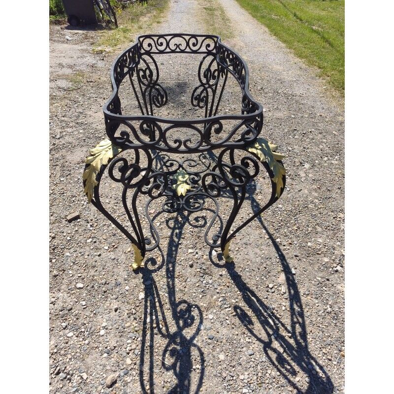 19th-century butcher's table made of wrought iron and twisted.