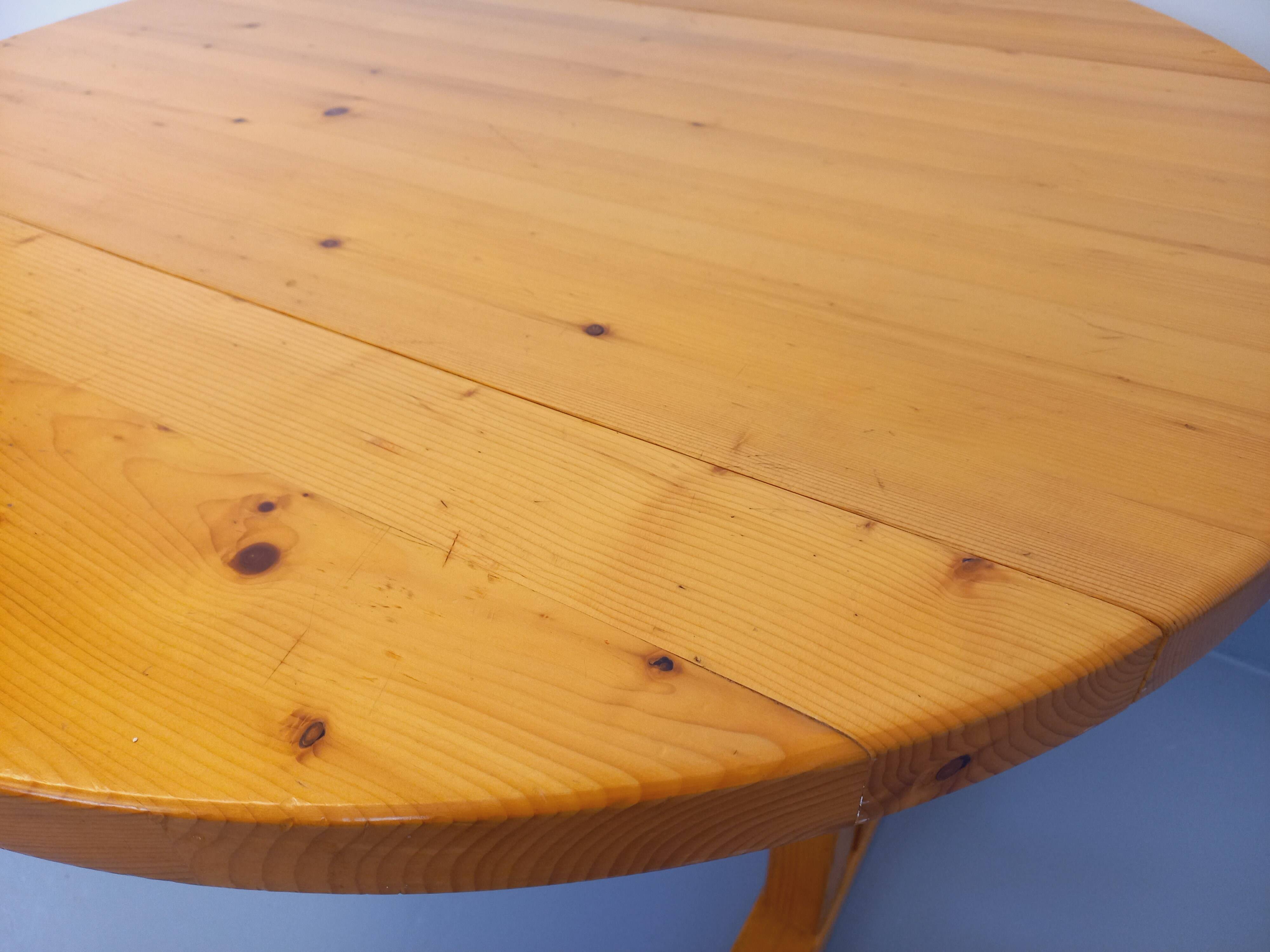 Vintage Charlotte Perriand Les Arcs round pine dining table from the 60s 70s