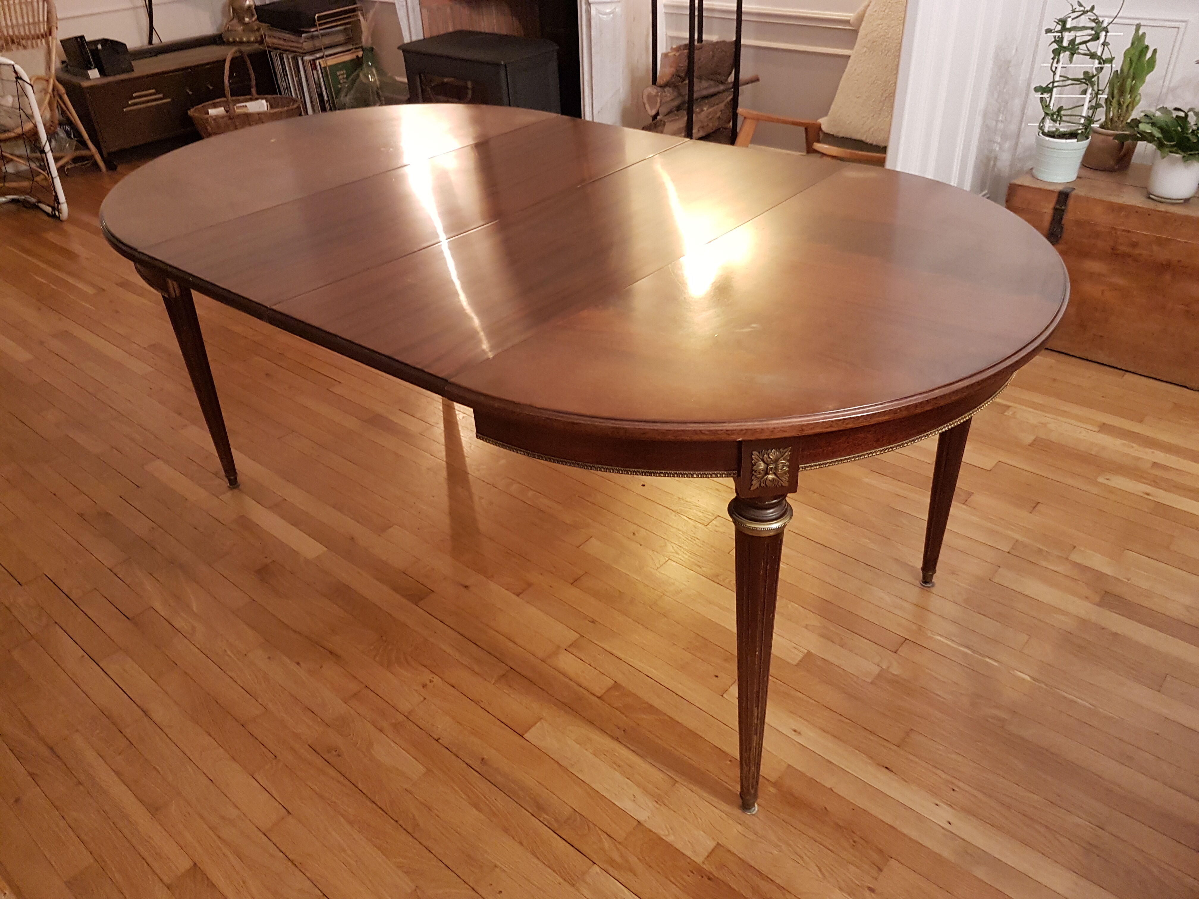 Louis XVI-style dining table