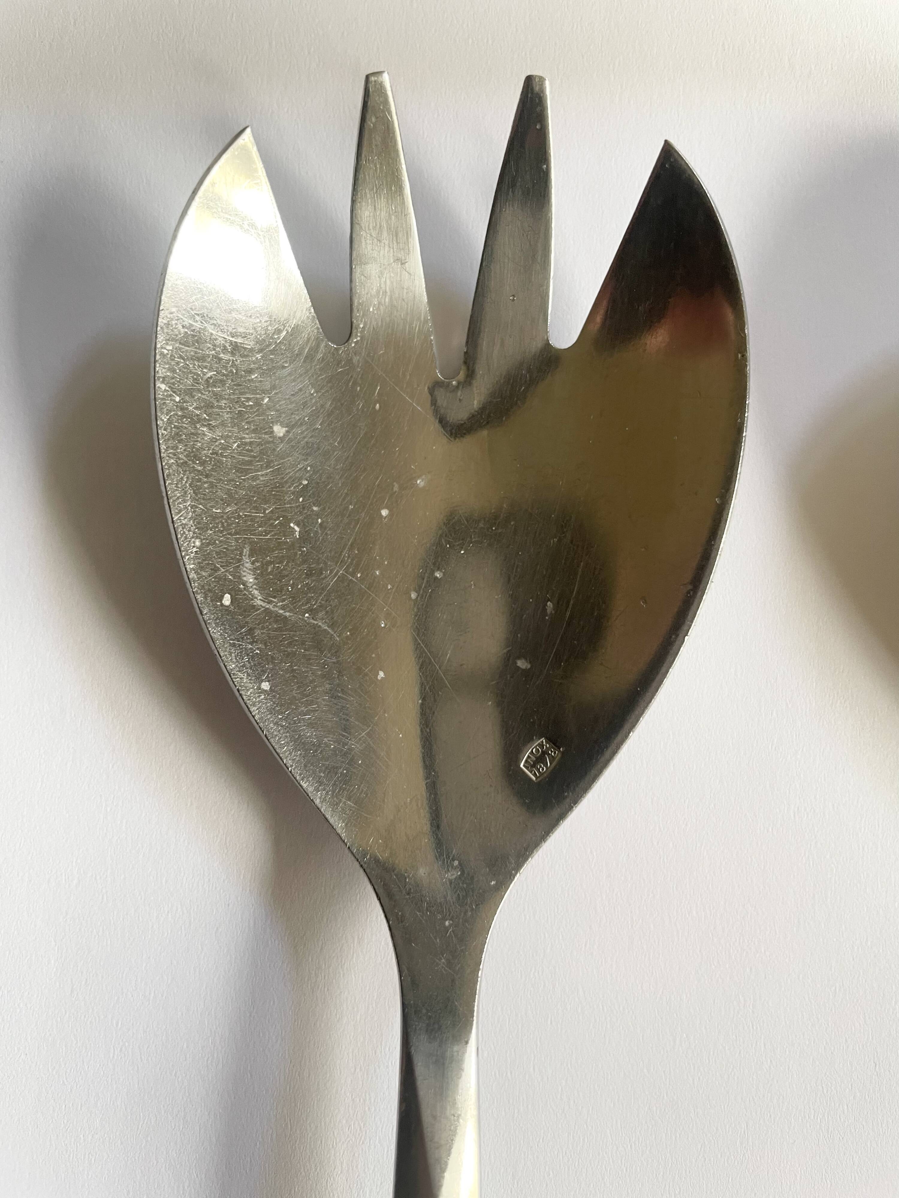 Salad servers with bamboo handles