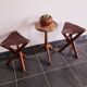 Ensemble de tabourets tripode teck et cuir