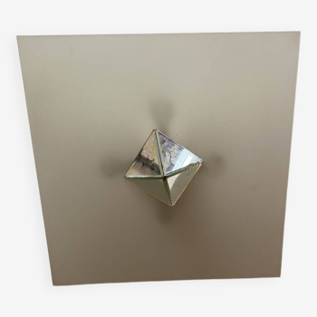 Plafonnier moderniste carré en verre sablé surmonté d'une pyramide miroir vintage Art Déco