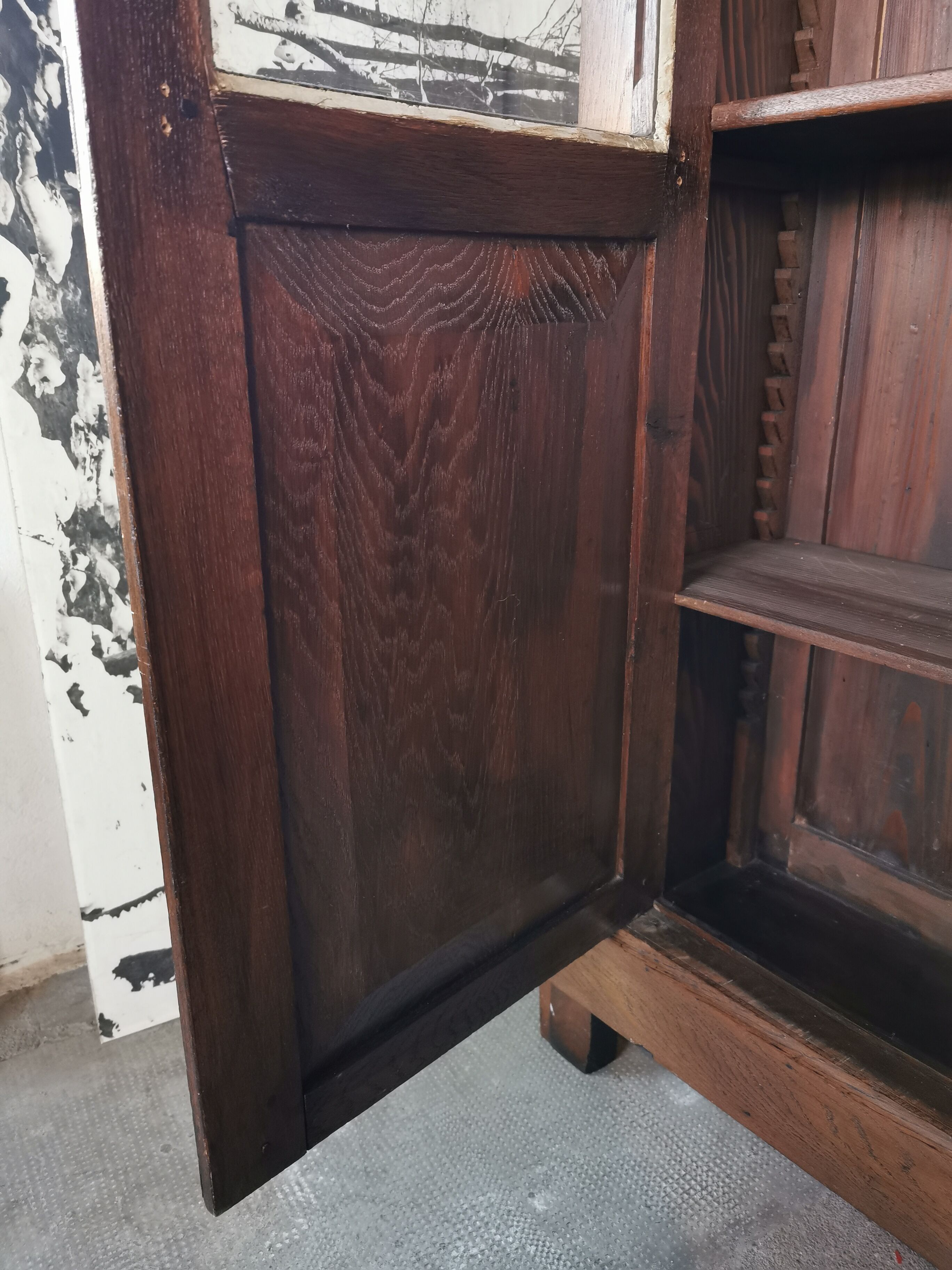 Library, wooden showcase