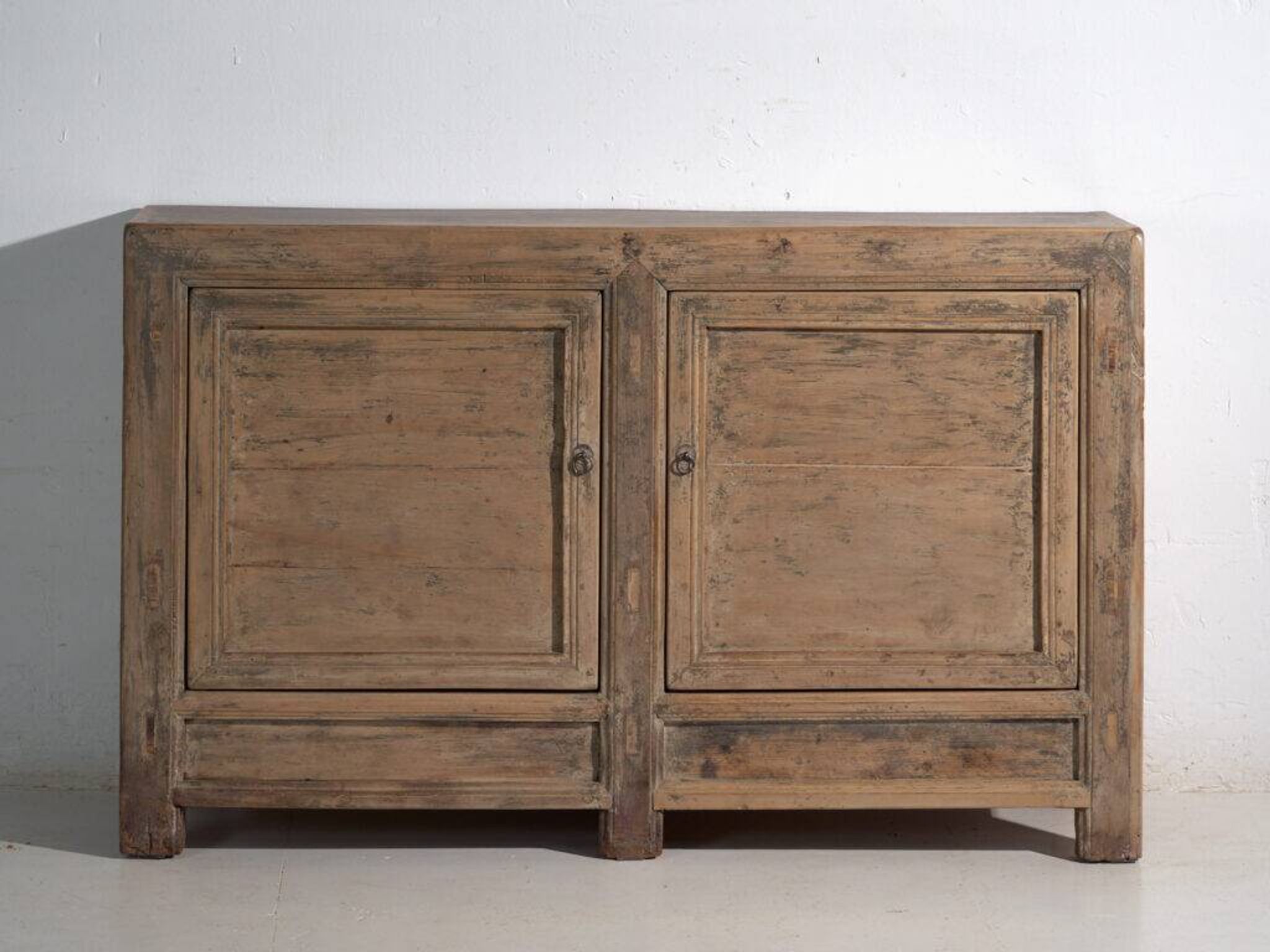 Buffet ancien en bois de pin – Chine, vers 1930
