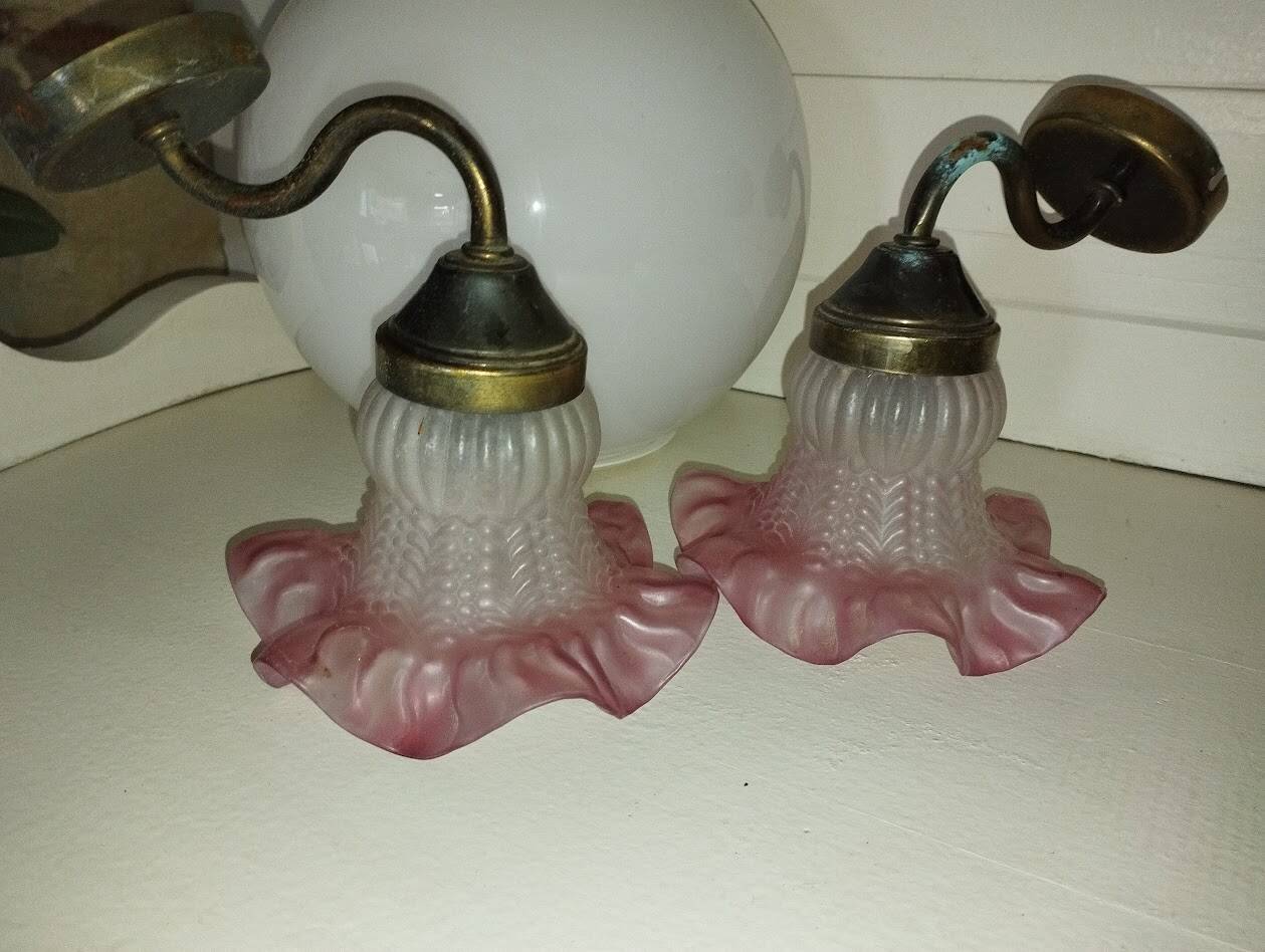 Vintage Wall Sconce Pair – Moulded Pink Glass & Brass | Retro Elegance
