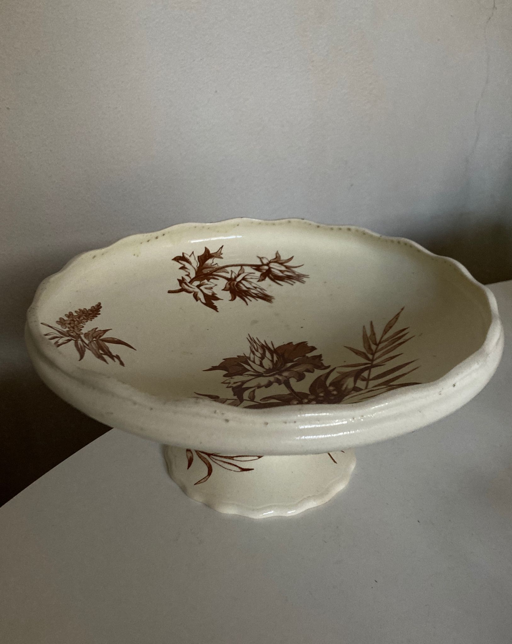 Compotier à godrons en faience de Clairfontaine 1890 à fleurs