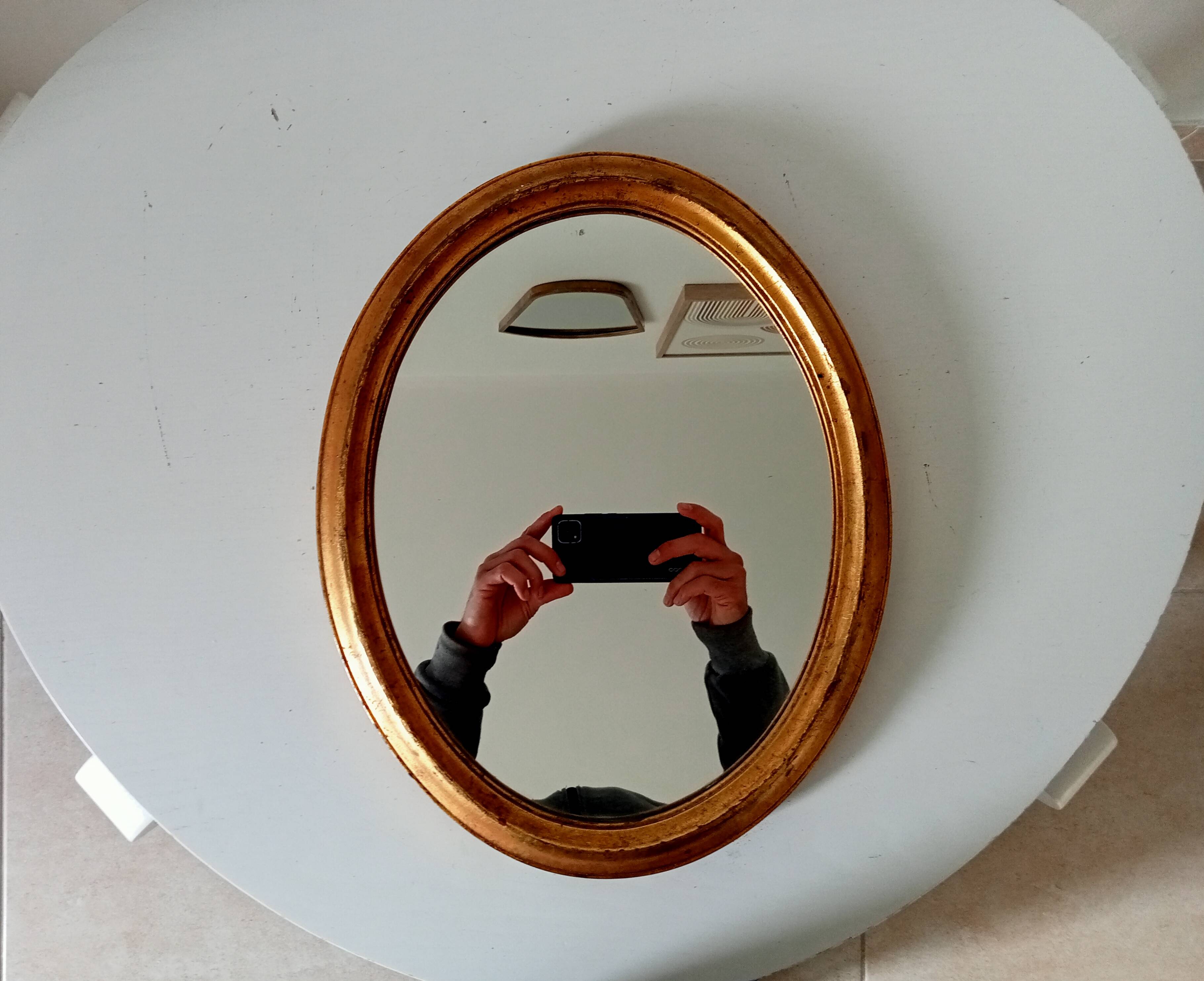 Antique oval mirror in gilded solid wood
