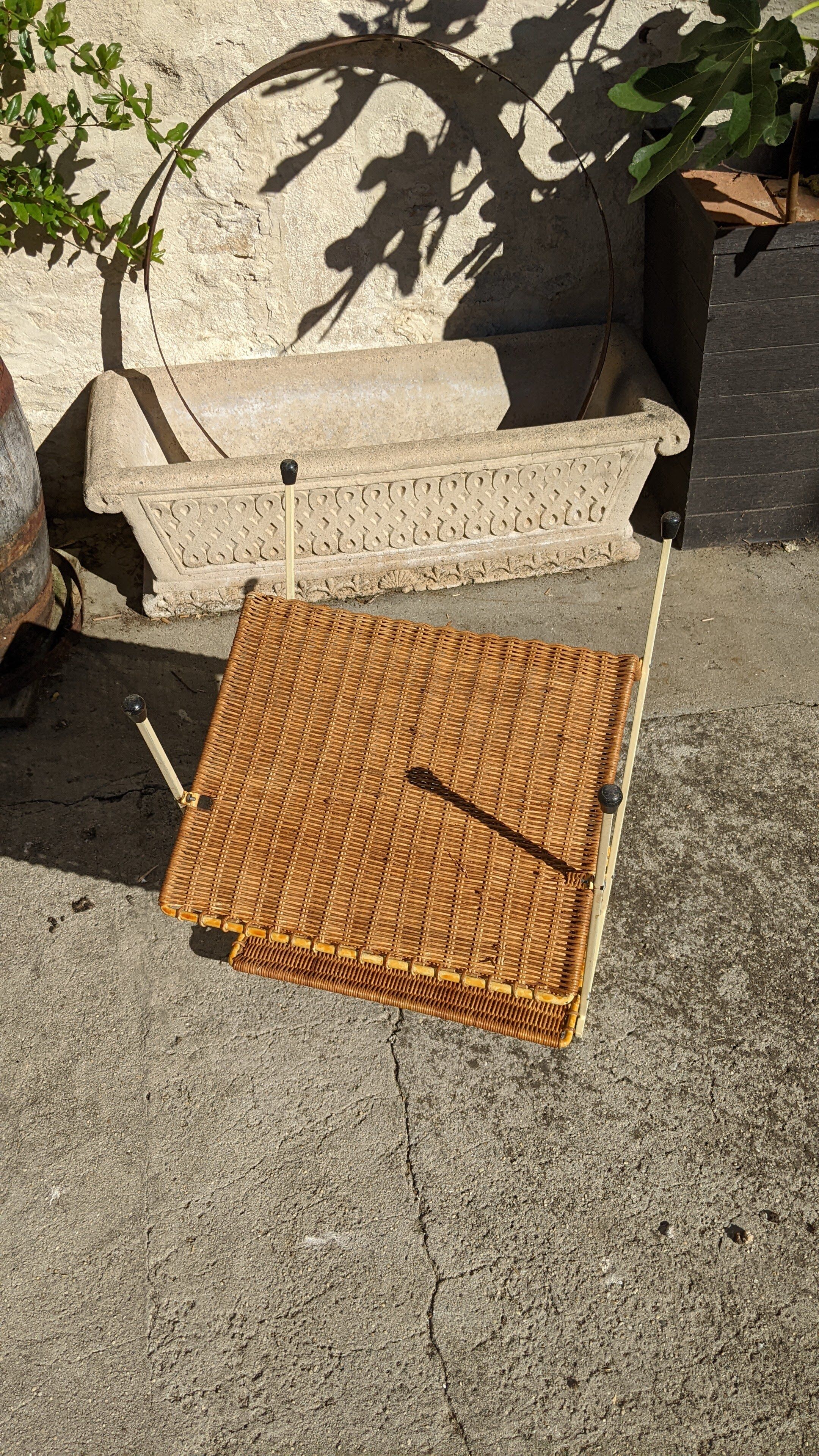 Serving side table door magazine rattan and vintage metal